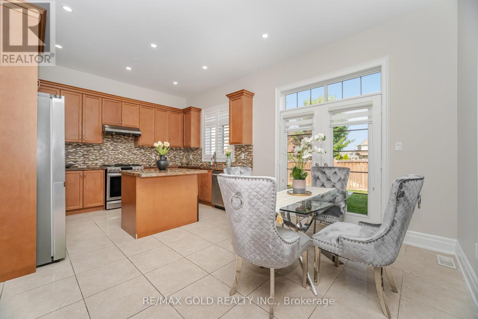 3 Sister Oreilly Road, Brampton, Ontario  L6P 4C6 - Photo 8 - W12616846