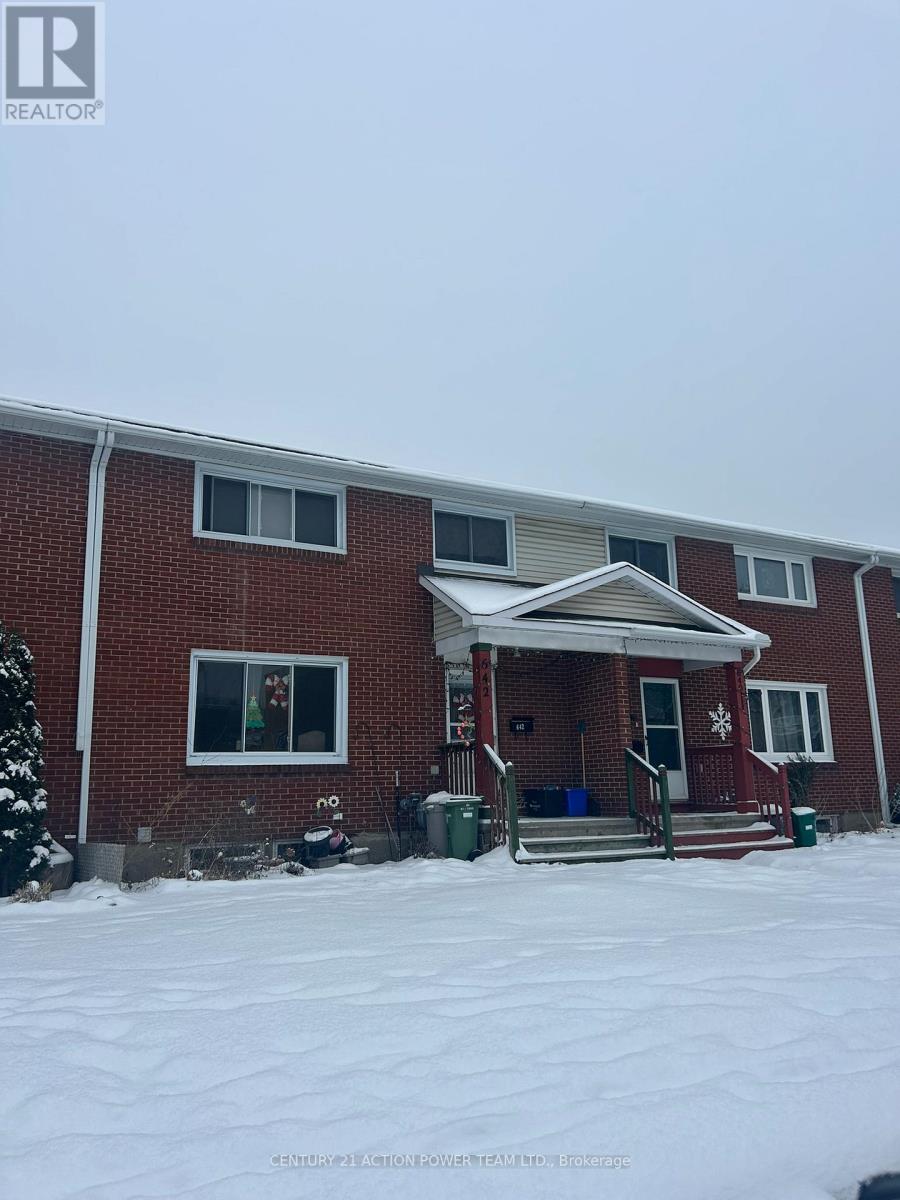 642 Borthwick Avenue, Ottawa, Ontario K1K 2L9 - Photo 5 - X12616894