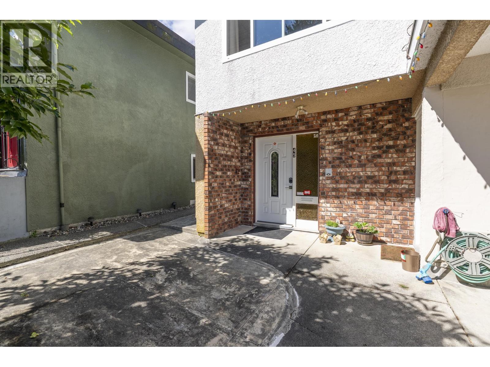 45 N Stratford Avenue, Burnaby, British Columbia  V5B 1L1 - Photo 2 - R3073308