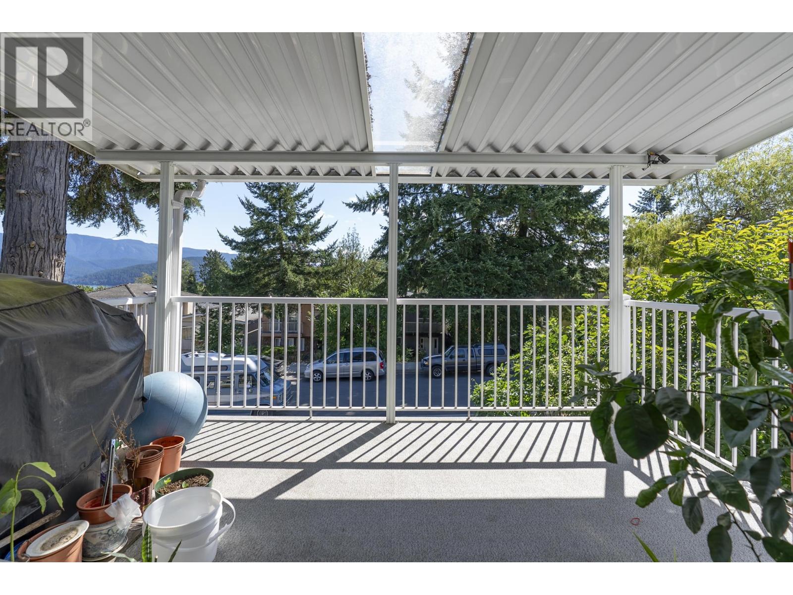 45 N Stratford Avenue, Burnaby, British Columbia  V5B 1L1 - Photo 9 - R3073308