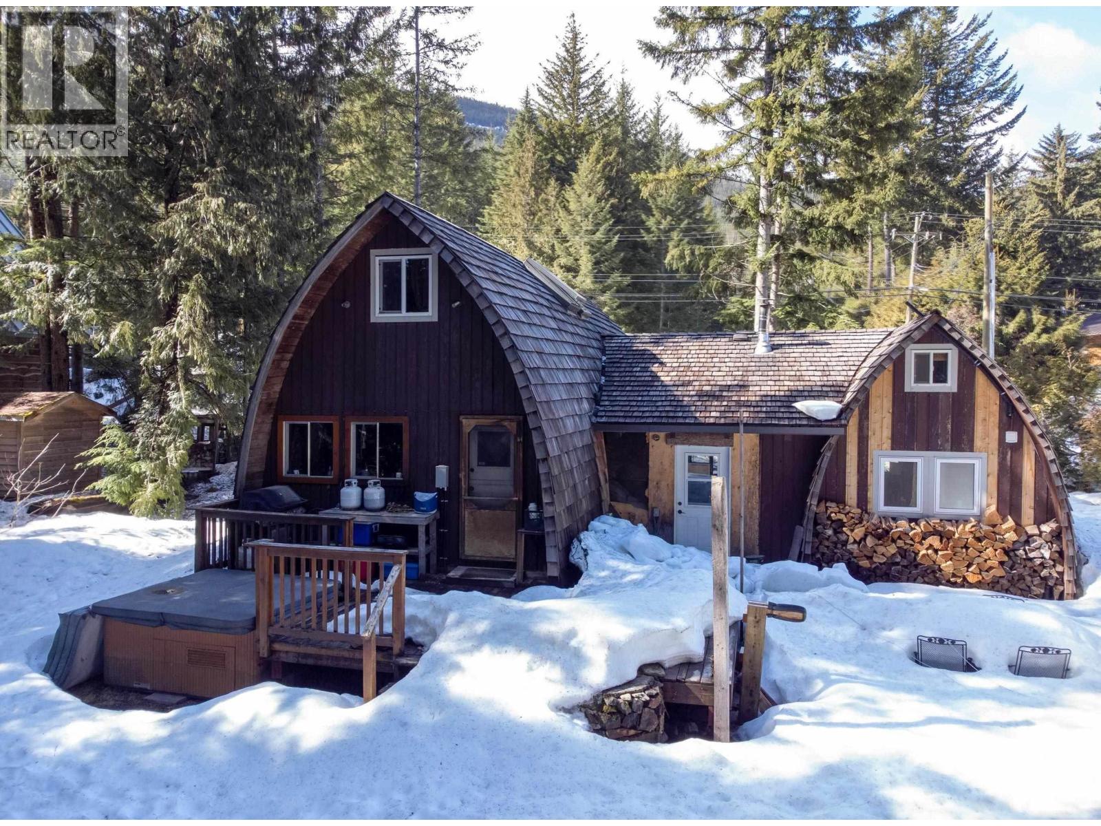 8160 Alpine Way, Whistler, British Columbia  V8E 0G2 - Photo 1 - R3073314