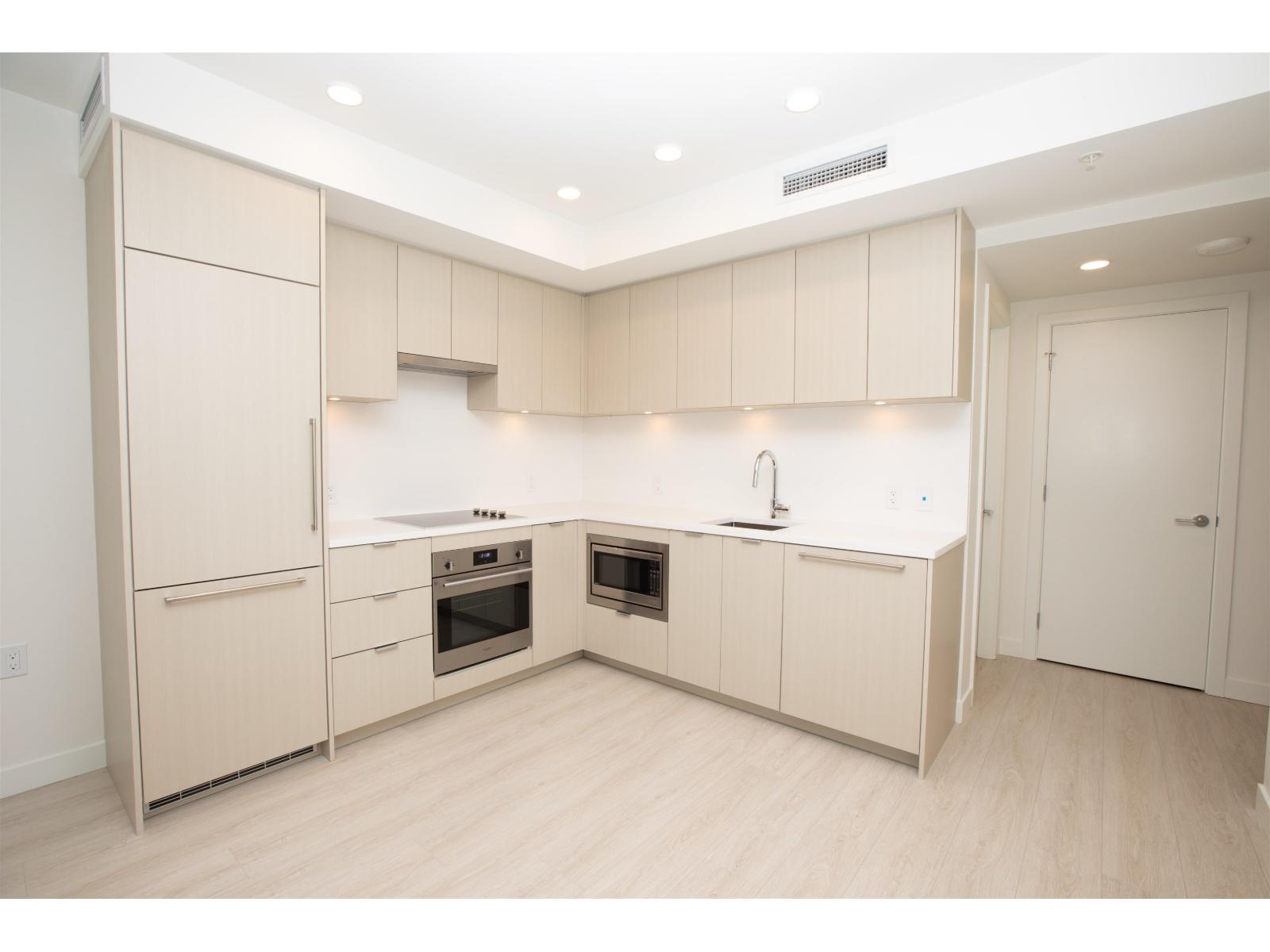 2206 13675 107A AVENUE, Surrey, British Columbia