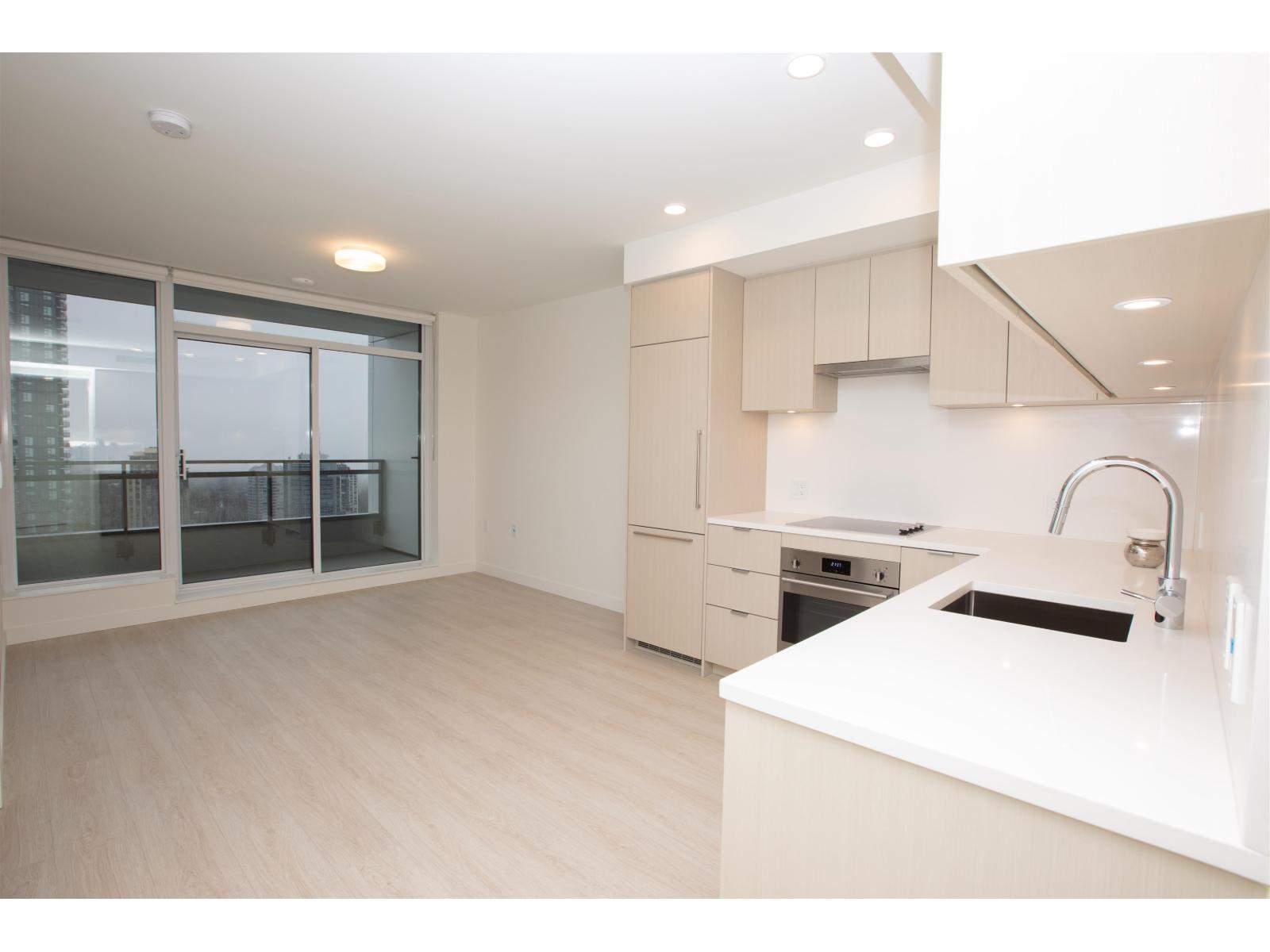 2206 13675 107a Avenue, Surrey, British Columbia  V3T 0X2 - Photo 3 - R3073315