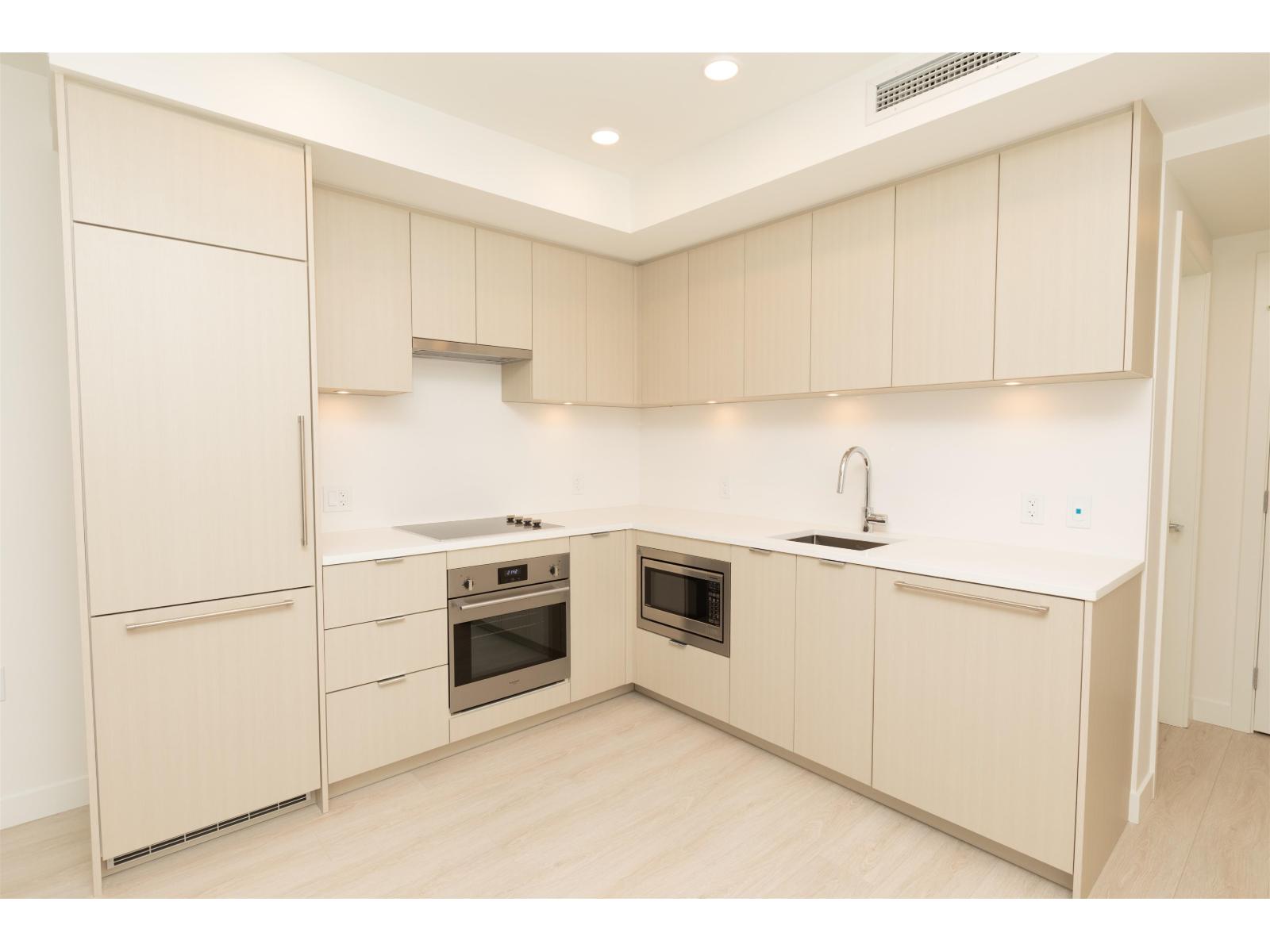 2206 13675 107a Avenue, Surrey, British Columbia  V3T 0X2 - Photo 2 - R3073315