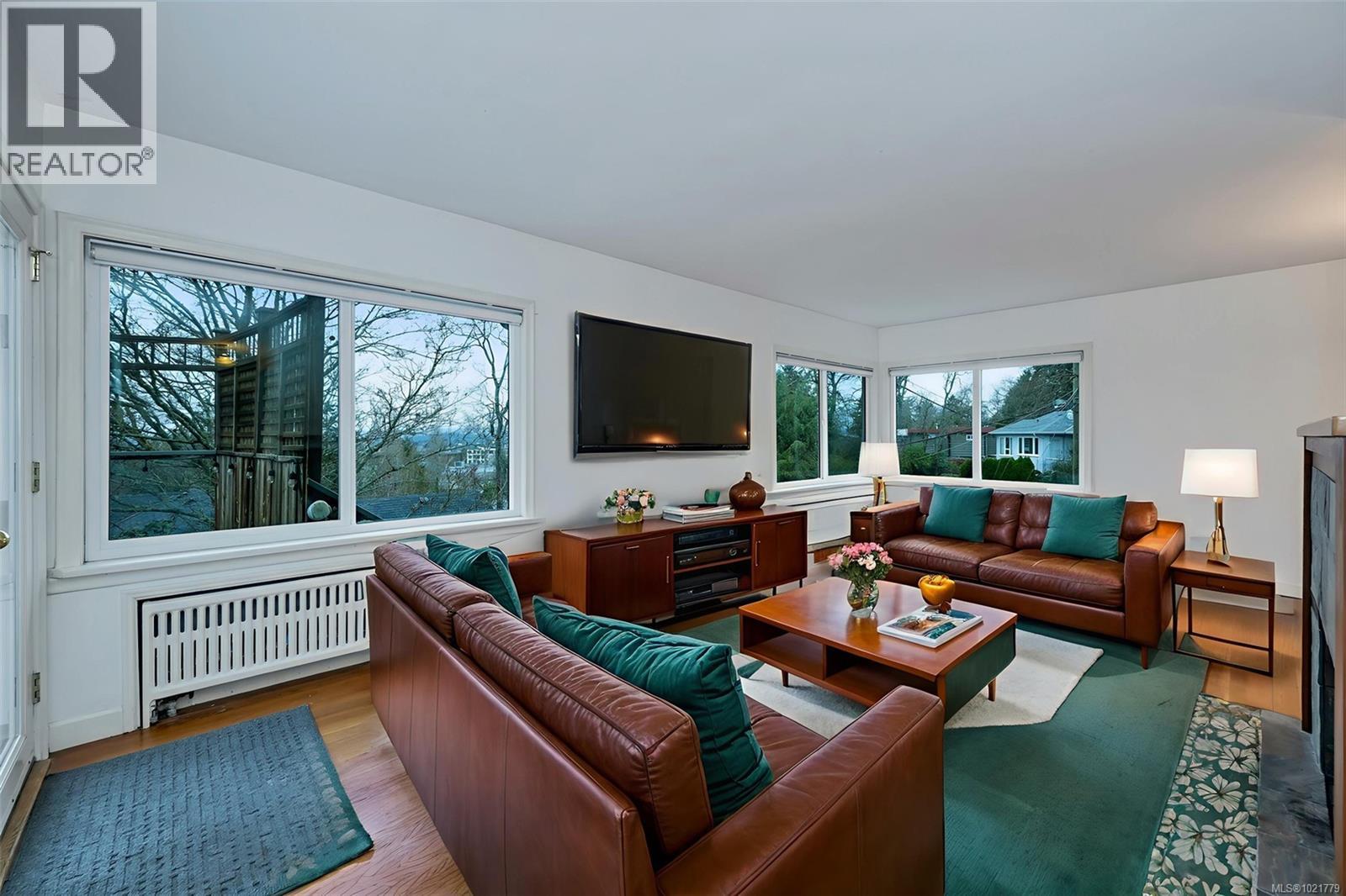 1181 Clovelly Terr, Saanich, British Columbia V8P 1V7 - Photo 7 - 1021779