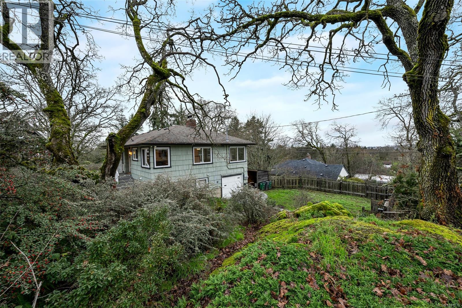 1181 Clovelly Terr, Saanich, British Columbia V8P 1V7 - Photo 58 - 1021779