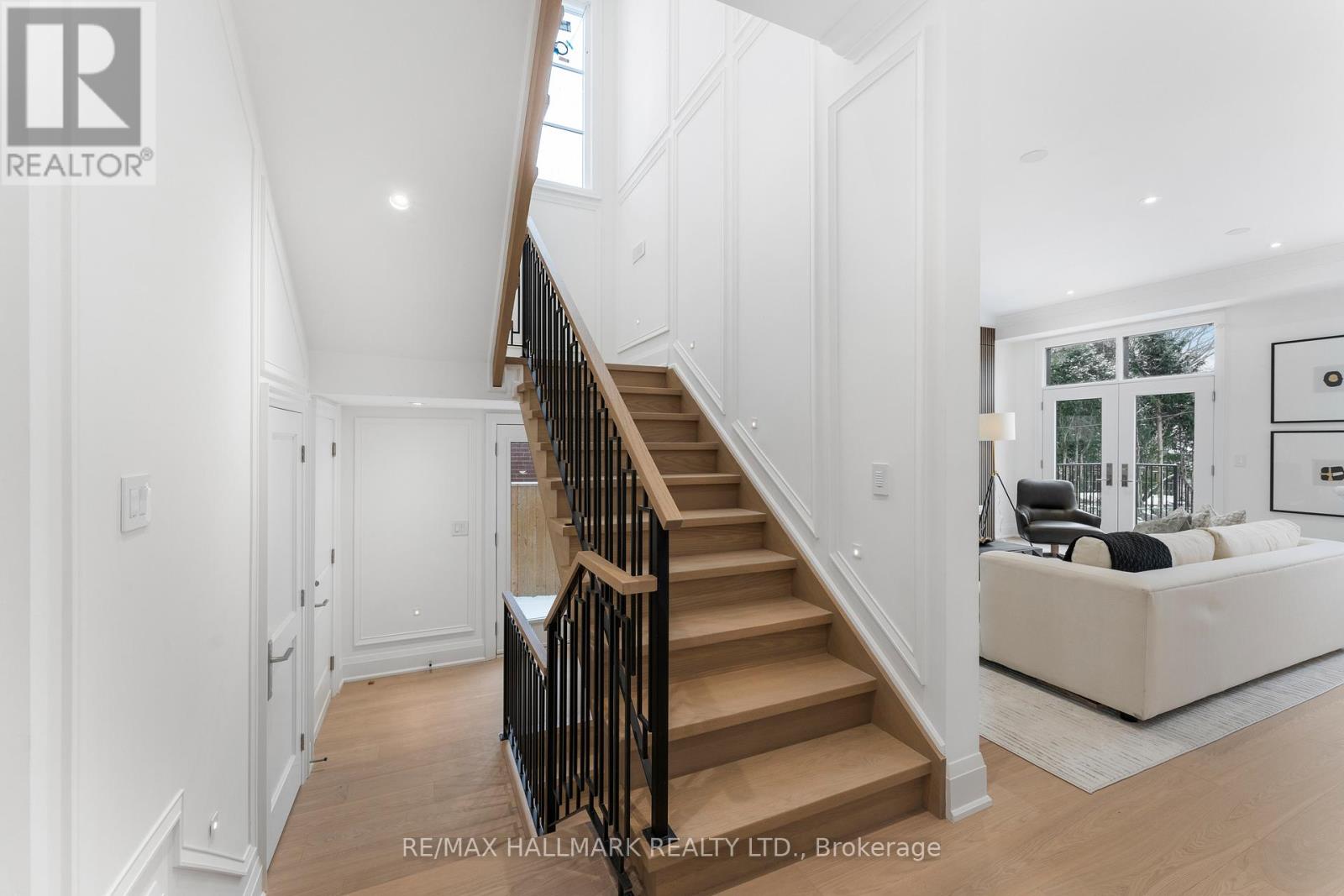 42 Agar Crescent, Toronto, Ontario  M9B 5A6 - Photo 24 - W12616876