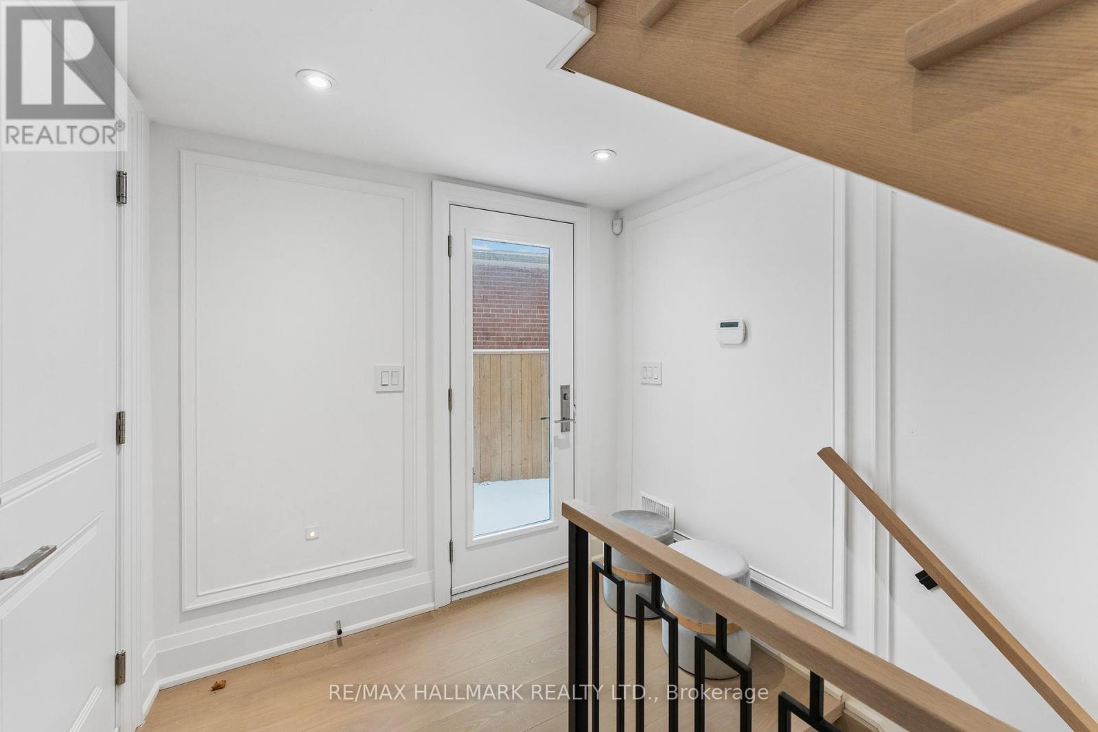 42 Agar Crescent, Toronto, Ontario  M9B 5A6 - Photo 25 - W12616876