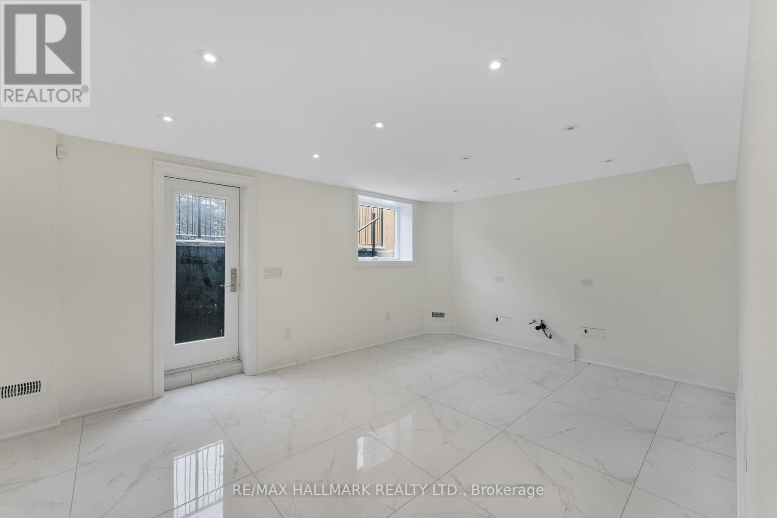 42 Agar Crescent, Toronto, Ontario  M9B 5A6 - Photo 45 - W12616876