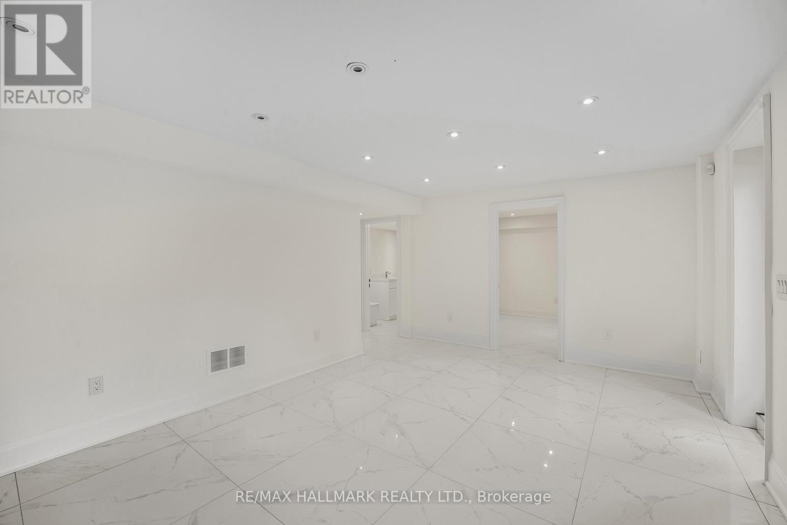 42 Agar Crescent, Toronto, Ontario  M9B 5A6 - Photo 46 - W12616876