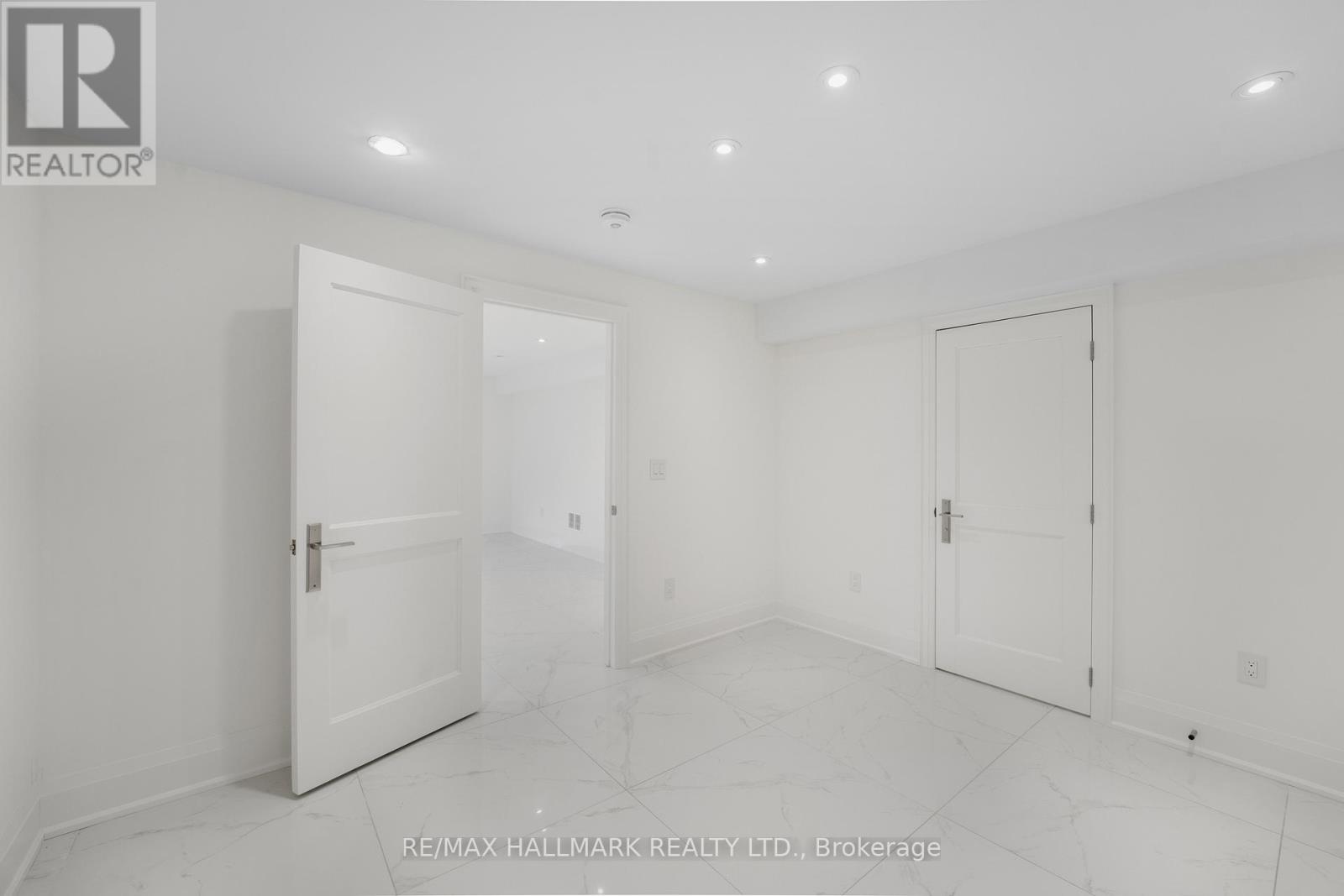 42 Agar Crescent, Toronto, Ontario  M9B 5A6 - Photo 47 - W12616876