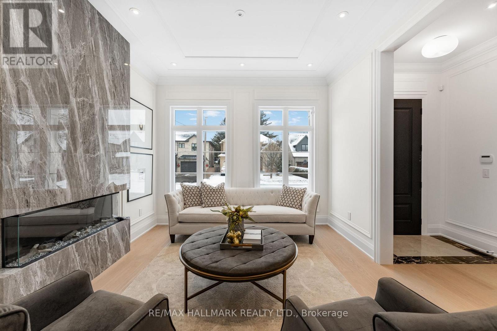 42 Agar Crescent, Toronto, Ontario  M9B 5A6 - Photo 6 - W12616876