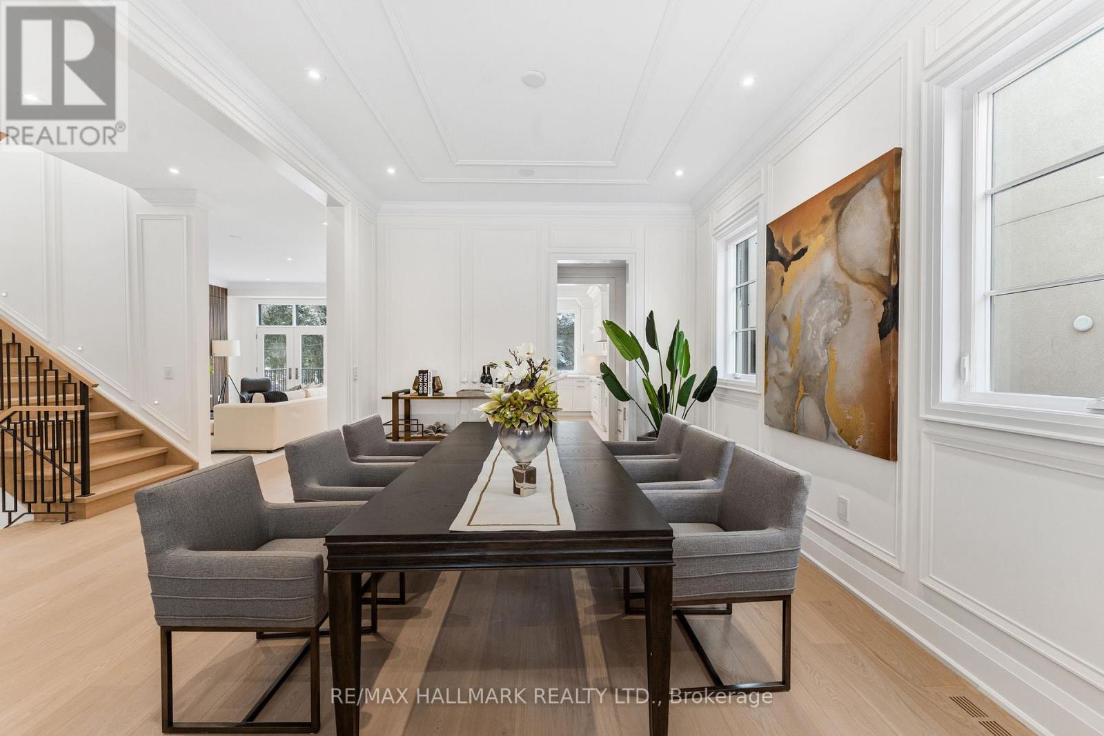 42 Agar Crescent, Toronto, Ontario  M9B 5A6 - Photo 7 - W12616876