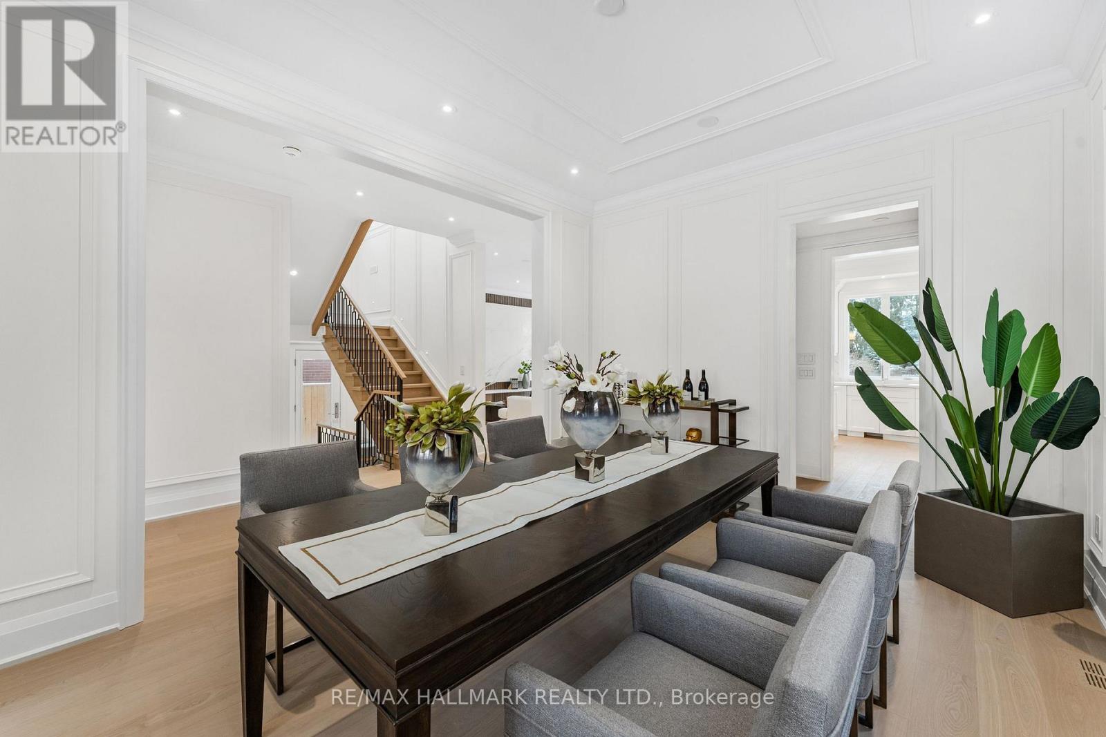 42 Agar Crescent, Toronto, Ontario  M9B 5A6 - Photo 8 - W12616876