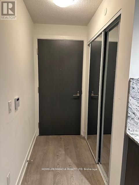 315 - 9 Mabelle Avenue, Toronto, Ontario  M9A 4X7 - Photo 11 - W12616878