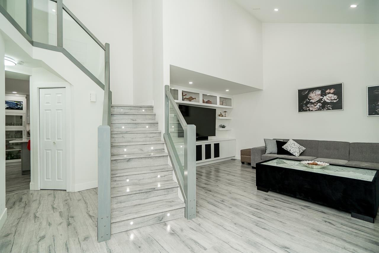 19132 60b Avenue, Surrey, British Columbia  V3S 7T8 - Photo 5 - R3073317