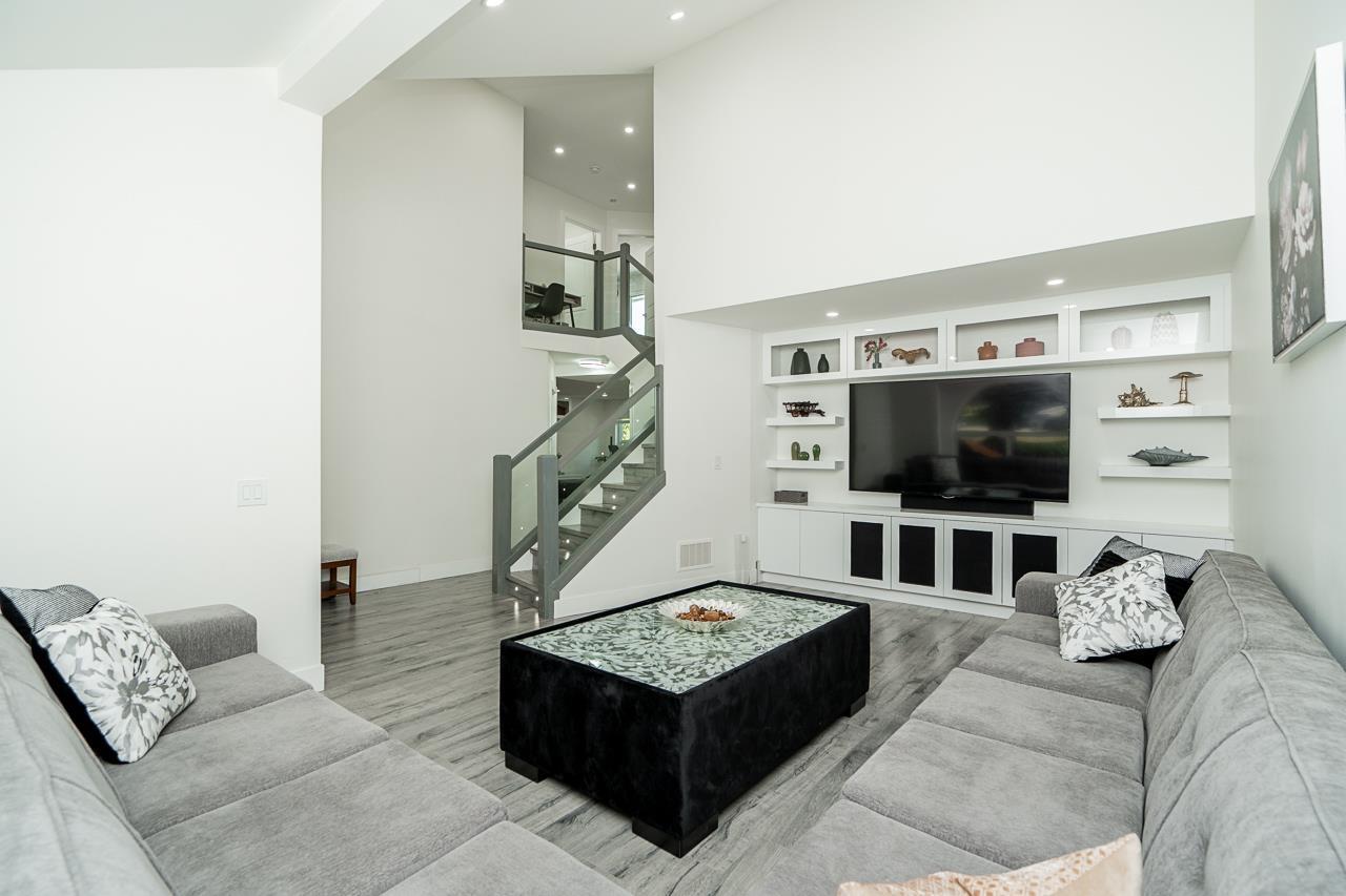 19132 60b Avenue, Surrey, British Columbia  V3S 7T8 - Photo 4 - R3073317