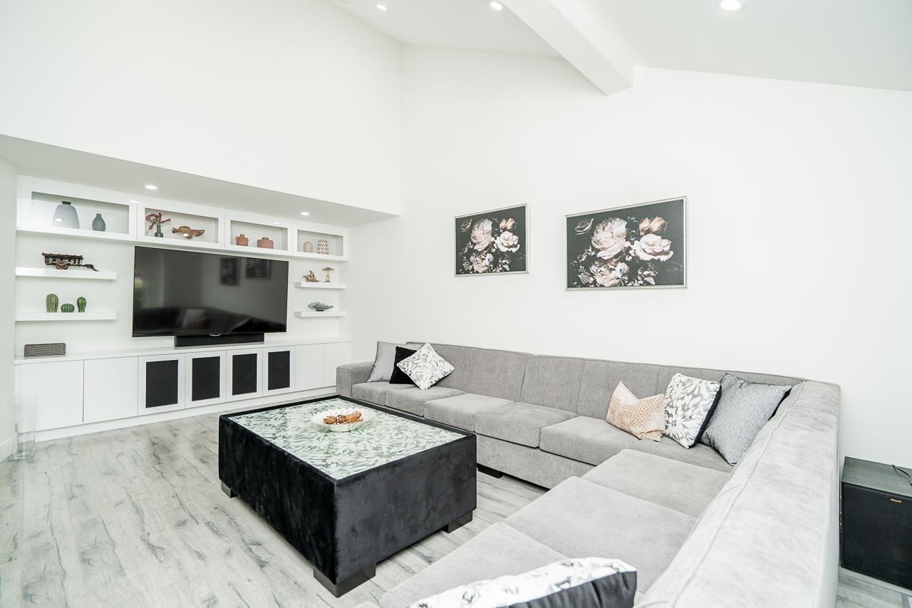 19132 60b Avenue, Surrey, British Columbia  V3S 7T8 - Photo 3 - R3073317