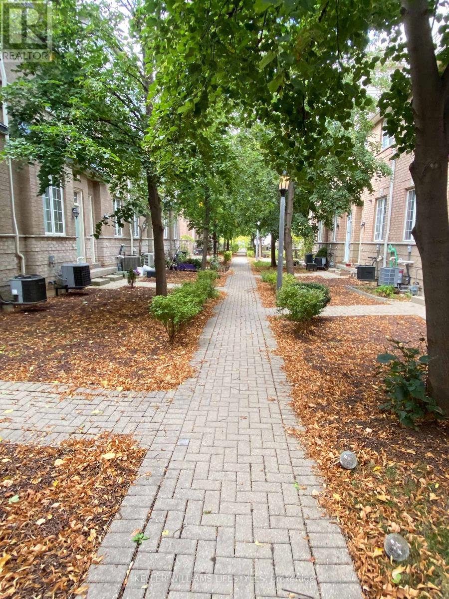 245 - 23 Observatory Lane, Richmond Hill, Ontario  L4C 0M7 - Photo 5 - N12616984