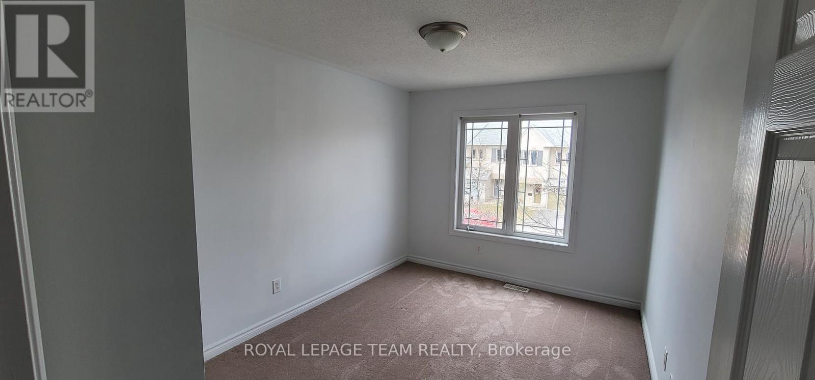 406 Galatina Way, Ottawa, Ontario K2K 0E7 - Photo 2 - X12616944