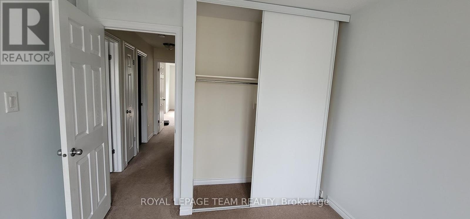 406 Galatina Way, Ottawa, Ontario K2K 0E7 - Photo 3 - X12616944