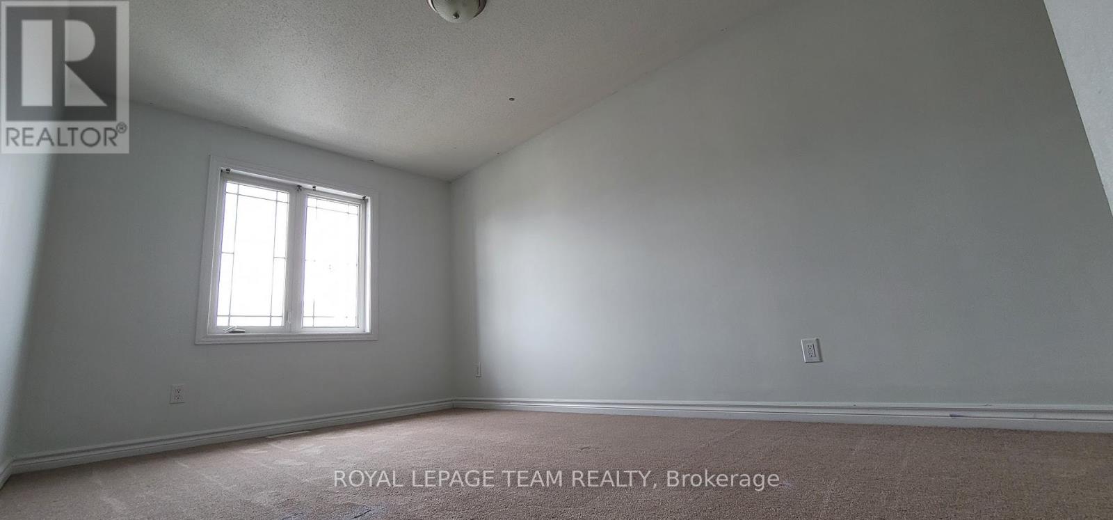 406 Galatina Way, Ottawa, Ontario K2K 0E7 - Photo 4 - X12616944