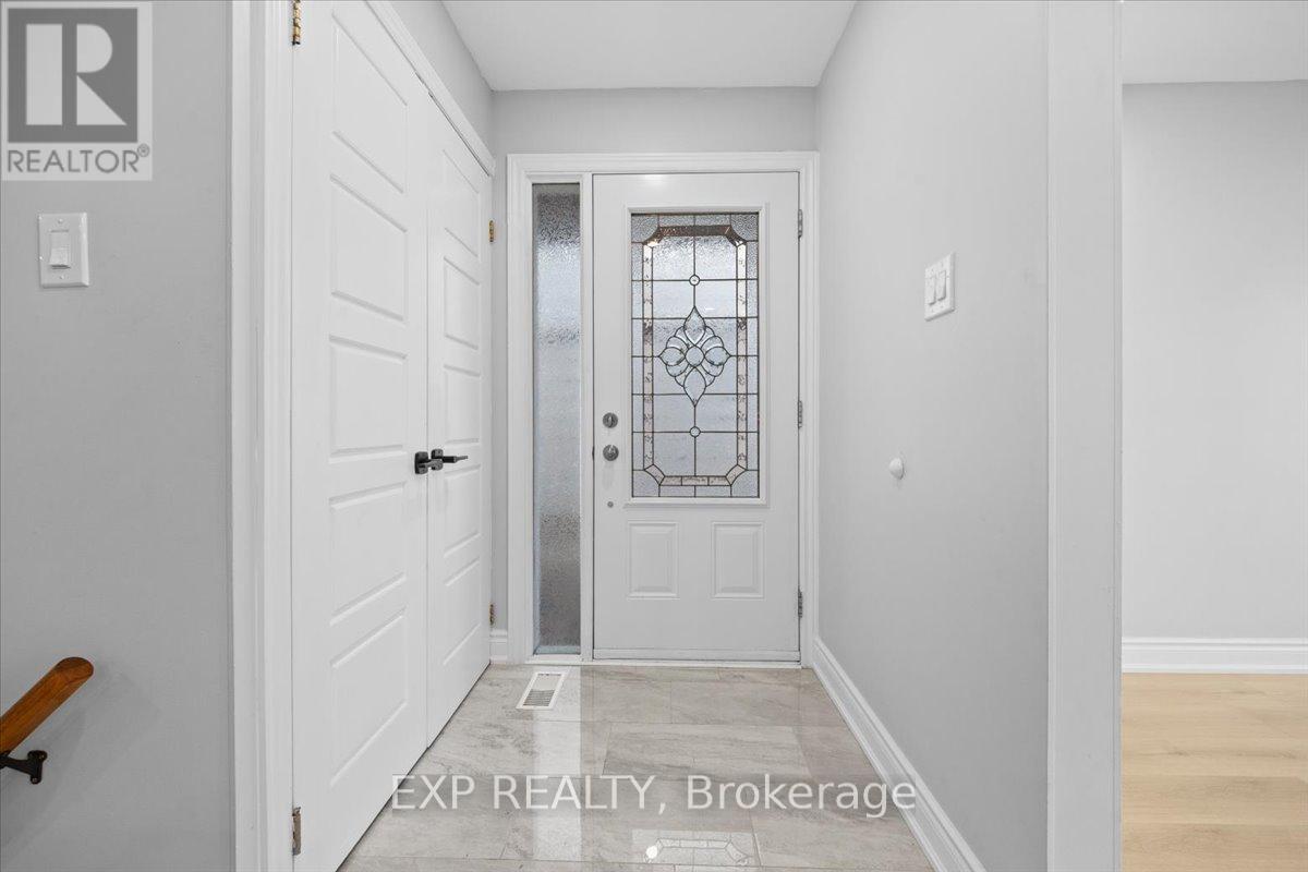 290 Elderberry Terrace, Ottawa, Ontario  K1E 1Z1 - Photo 5 - X12616962