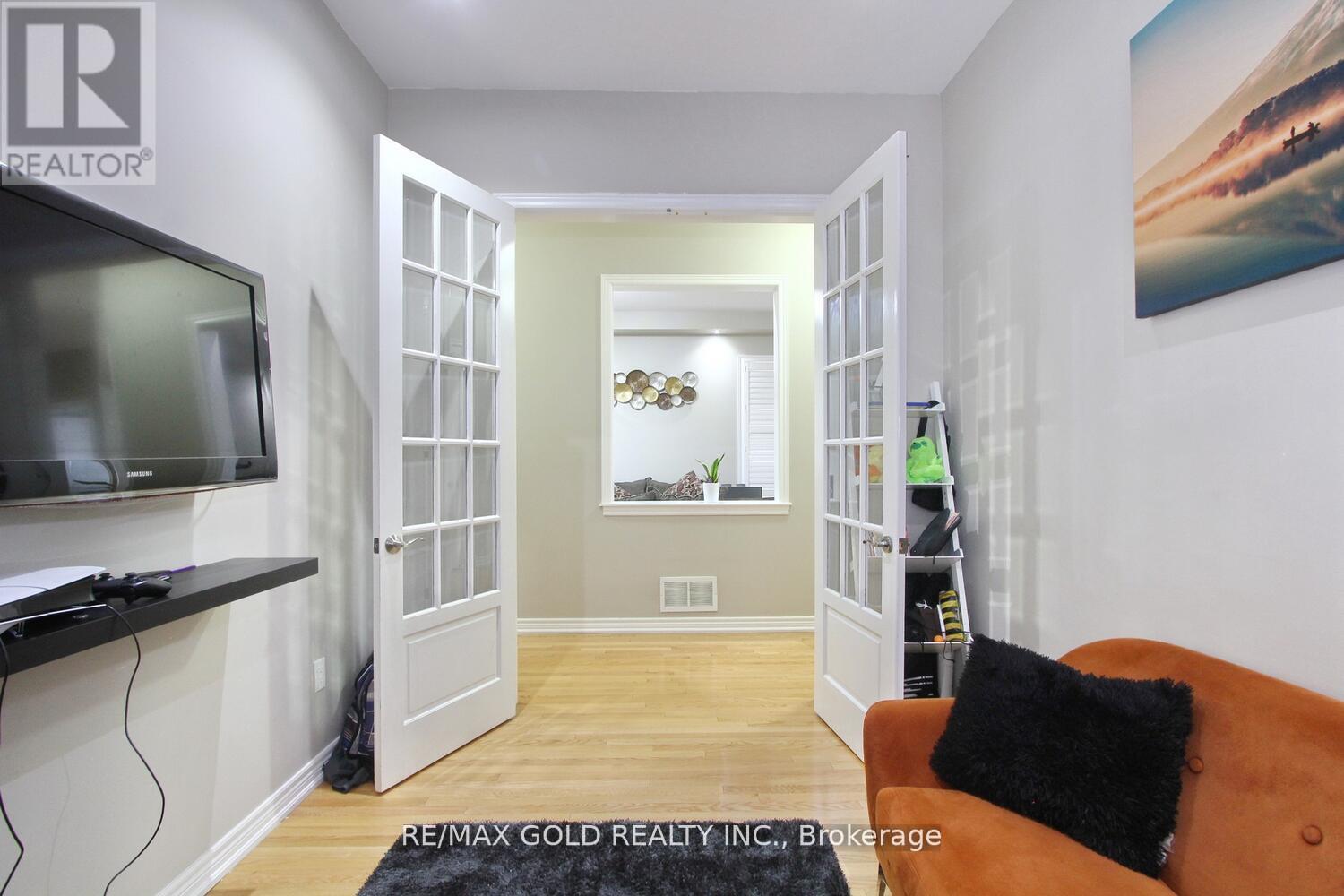 14 Lisson Crescent, Brampton, Ontario  L6X 5H9 - Photo 12 - W12277641