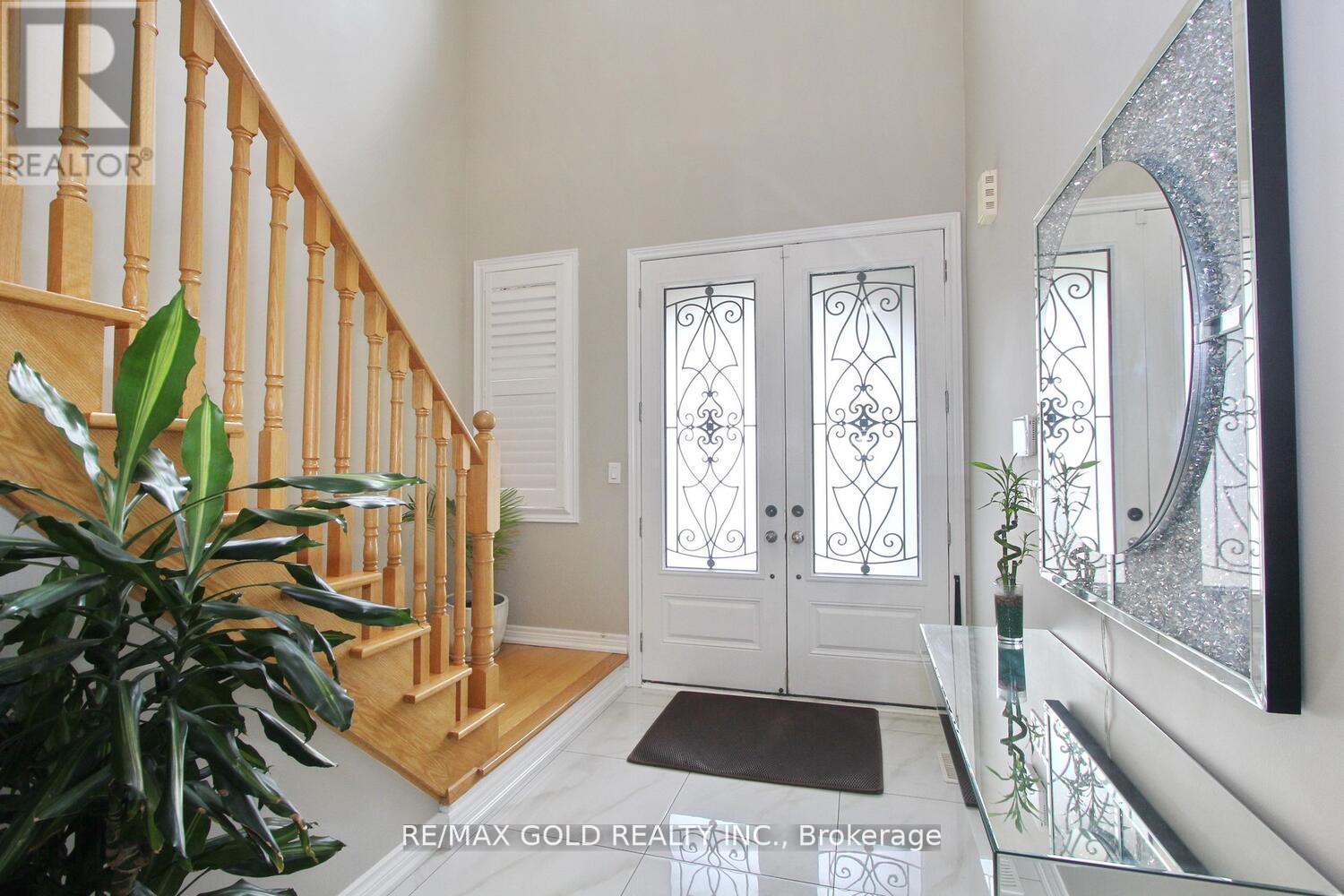 14 Lisson Crescent, Brampton, Ontario  L6X 5H9 - Photo 5 - W12277641