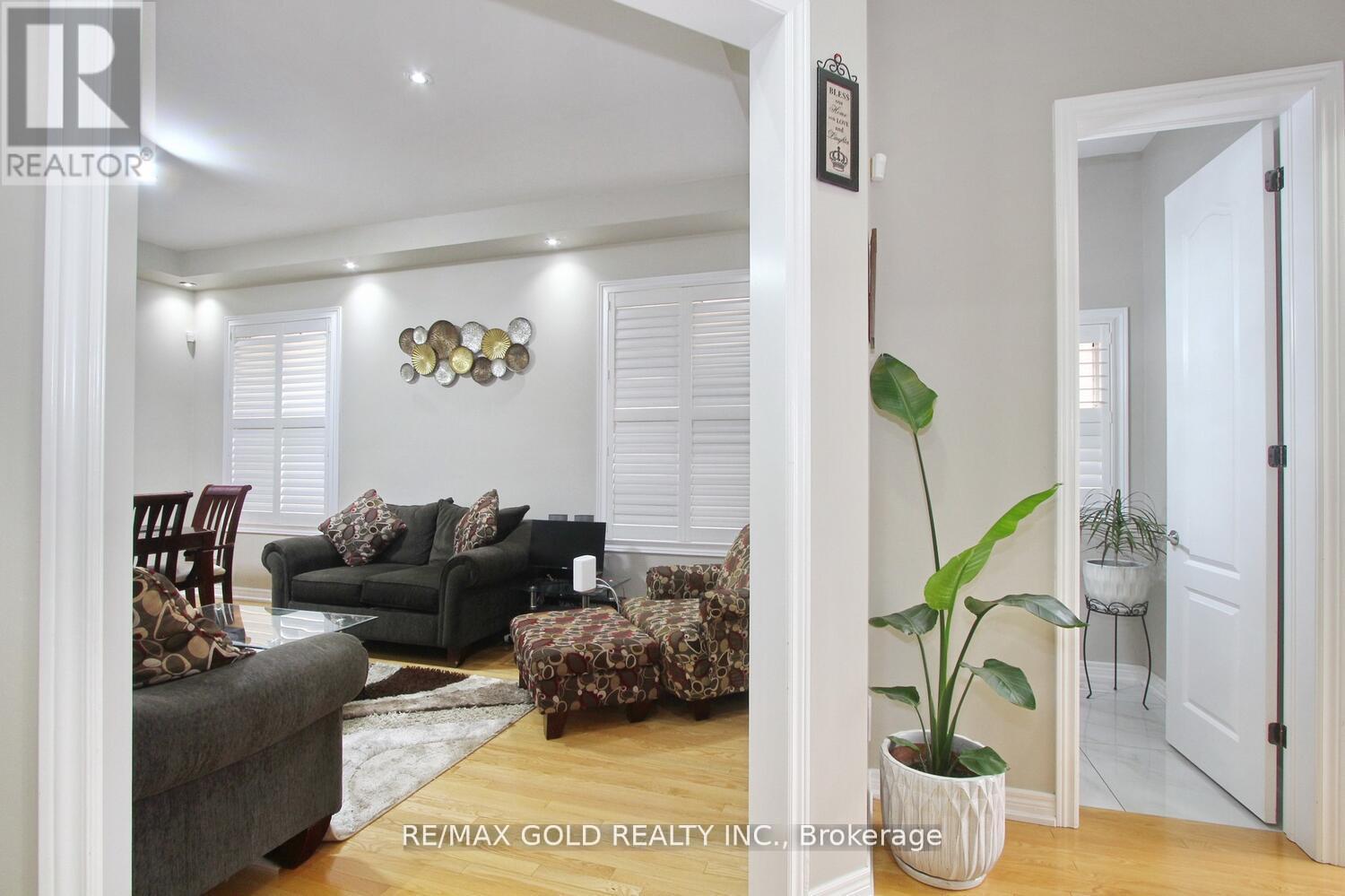 14 Lisson Crescent, Brampton, Ontario  L6X 5H9 - Photo 8 - W12277641