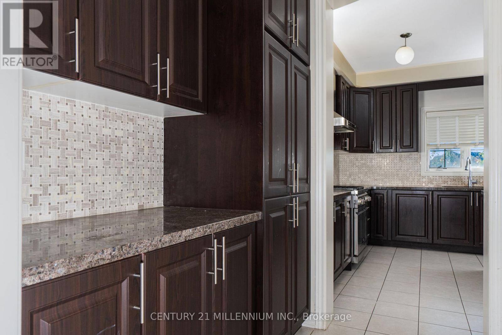 6 Ashfield Place, Brampton, Ontario  L6Y 5Y7 - Photo 10 - W12405735