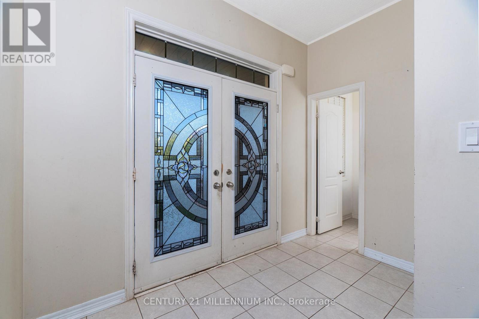 6 Ashfield Place, Brampton, Ontario  L6Y 5Y7 - Photo 6 - W12405735