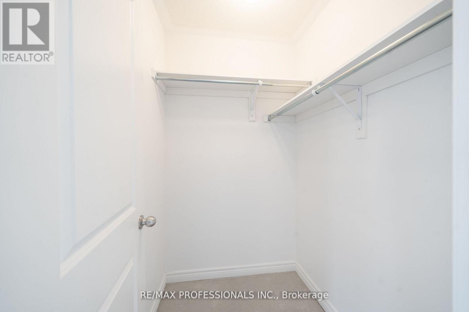 3952 Leonardo Street, Burlington, Ontario  L7M 0Z7 - Photo 13 - W12411795