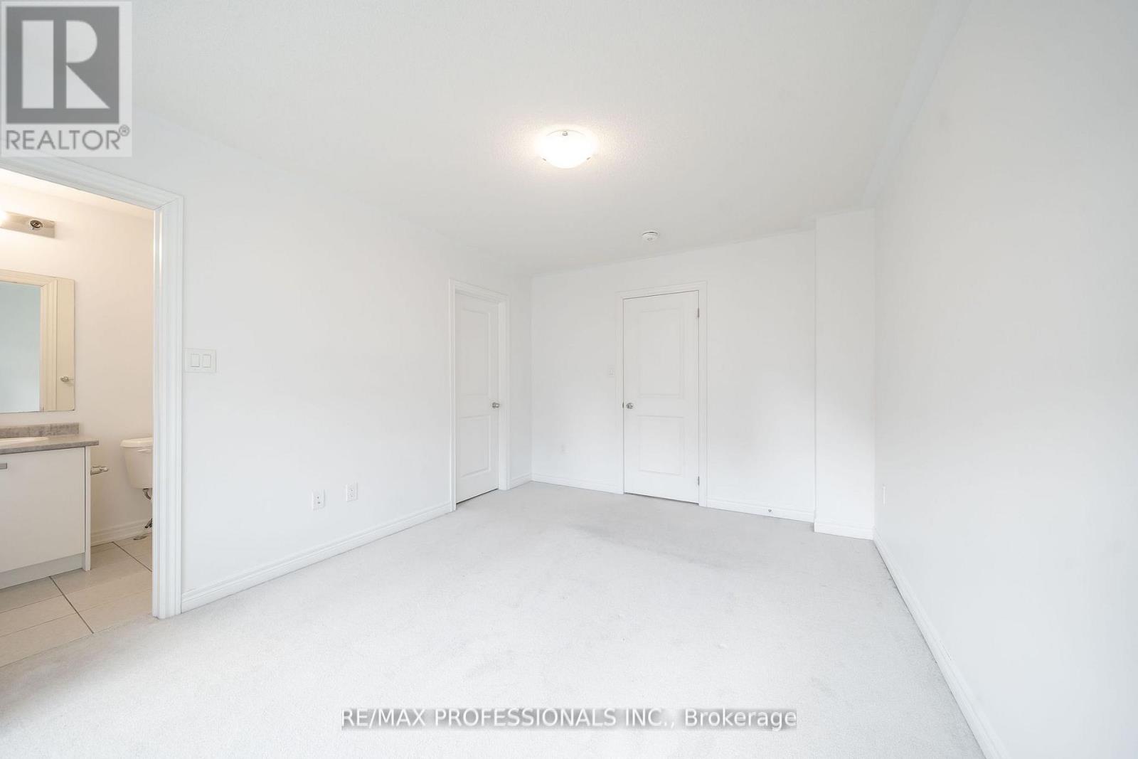 3952 Leonardo Street, Burlington, Ontario  L7M 0Z7 - Photo 17 - W12411795