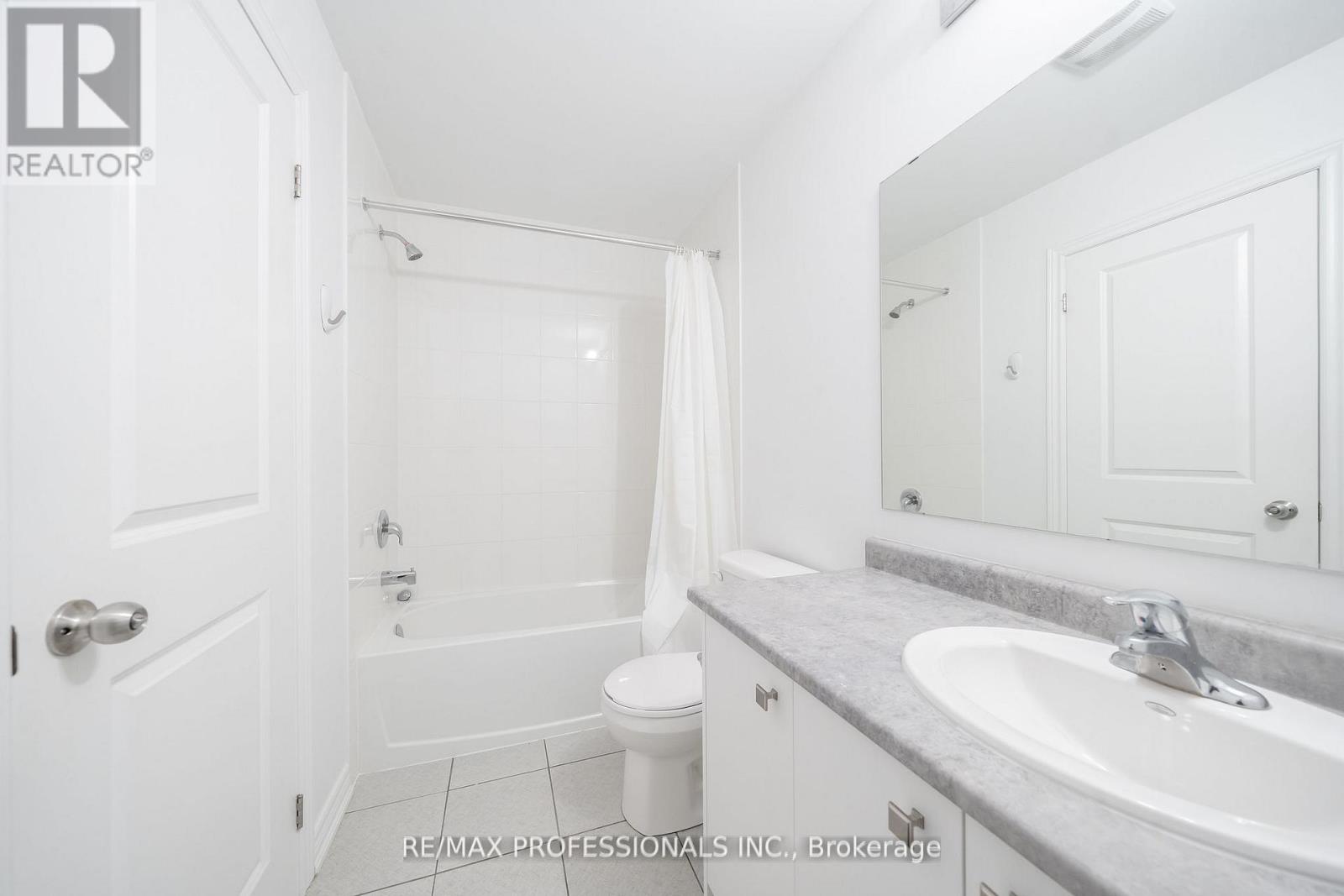 3952 Leonardo Street, Burlington, Ontario  L7M 0Z7 - Photo 10 - W12411795