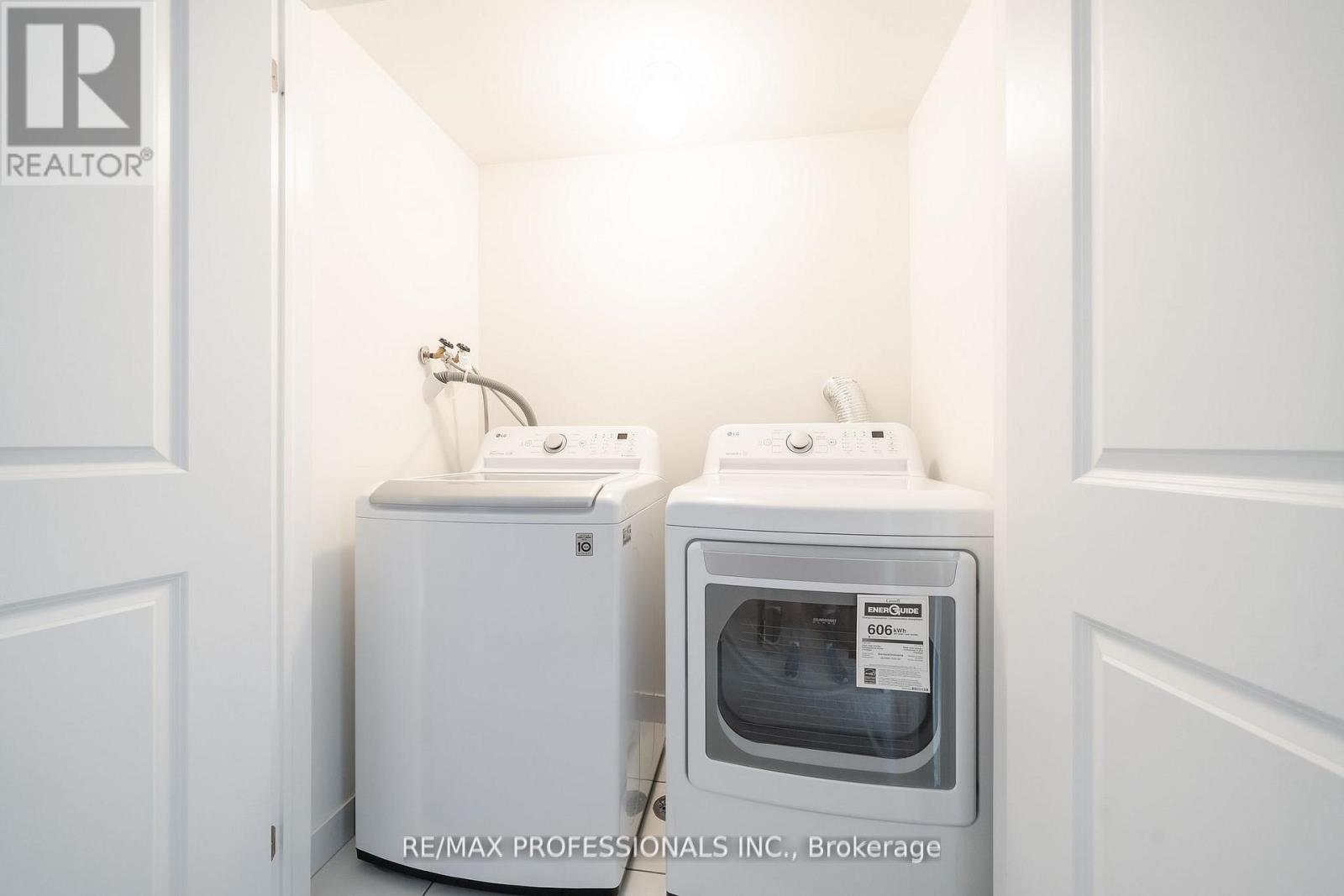 3952 Leonardo Street, Burlington, Ontario  L7M 0Z7 - Photo 14 - W12411795