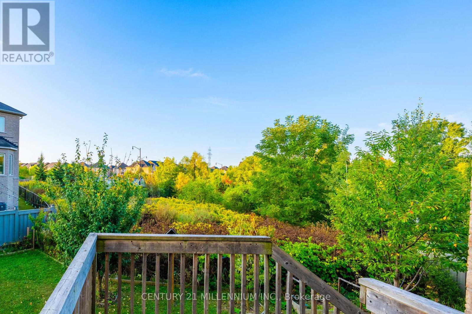 6 Ashfield Place, Brampton, Ontario  L6Y 5Y7 - Photo 3 - W12405735