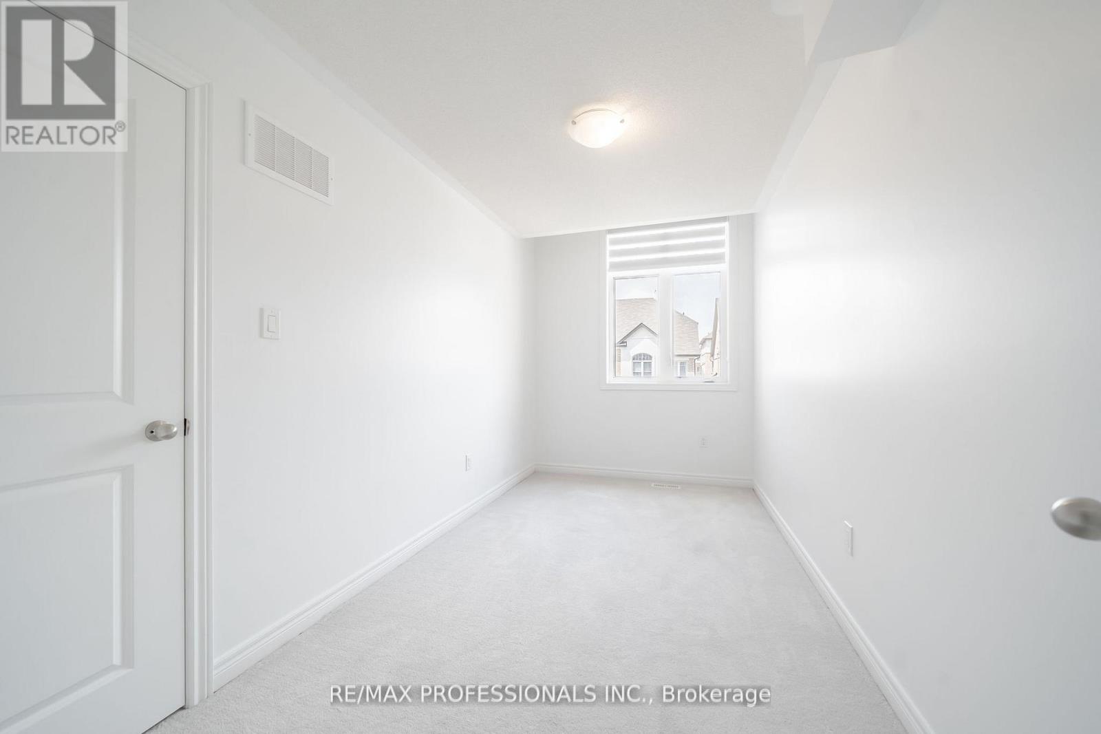 3952 Leonardo Street, Burlington, Ontario  L7M 0Z7 - Photo 11 - W12411795