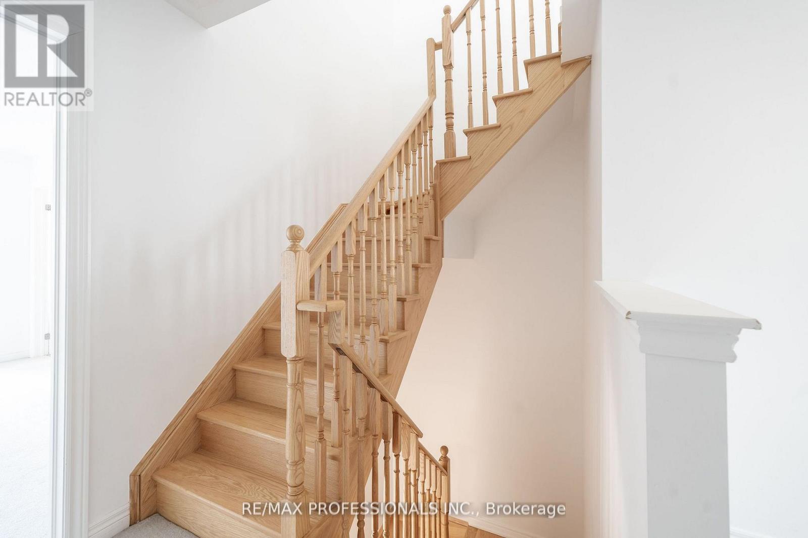 3952 Leonardo Street, Burlington, Ontario  L7M 0Z7 - Photo 15 - W12411795