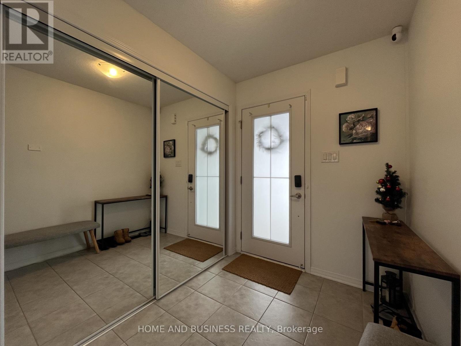 25 Allcroft Court, Hamilton, Ontario L8J 2V5 - Photo 5 - X12588138