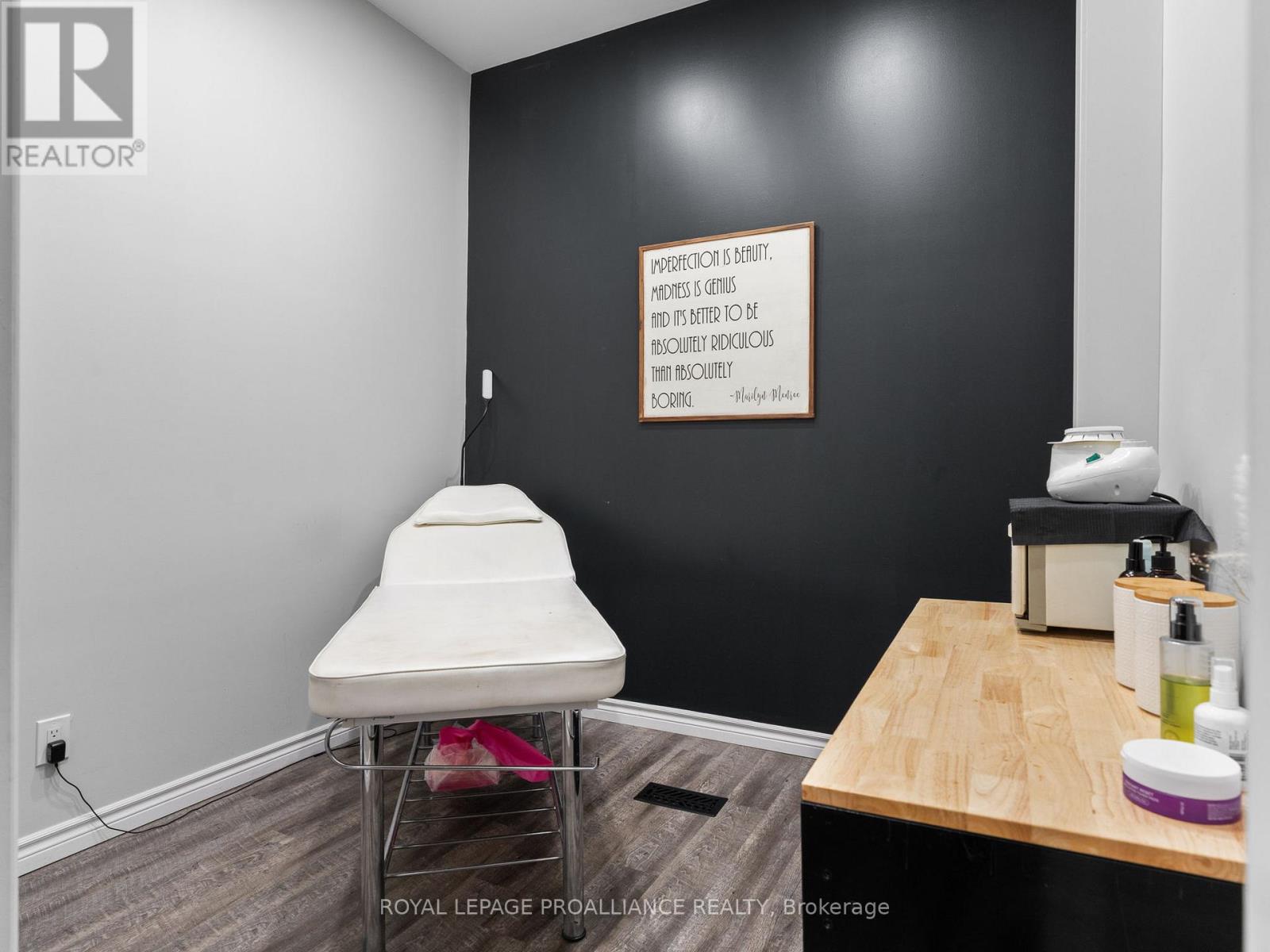 243 Division Street, Cobourg, Ontario  K9A 3P9 - Photo 9 - X12380376