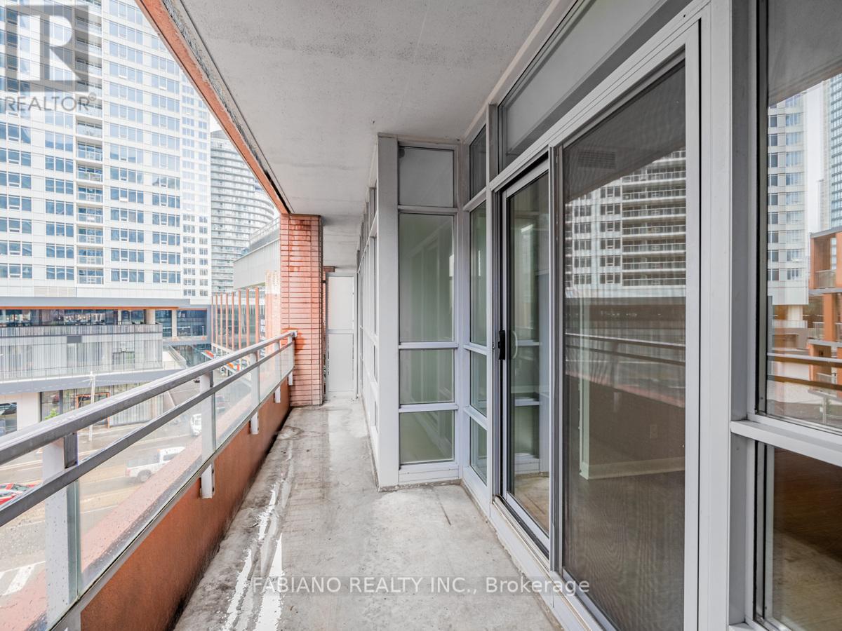 502 - 15 Bruyeres Mews, Toronto, Ontario  M5V 0A7 - Photo 20 - C12617000