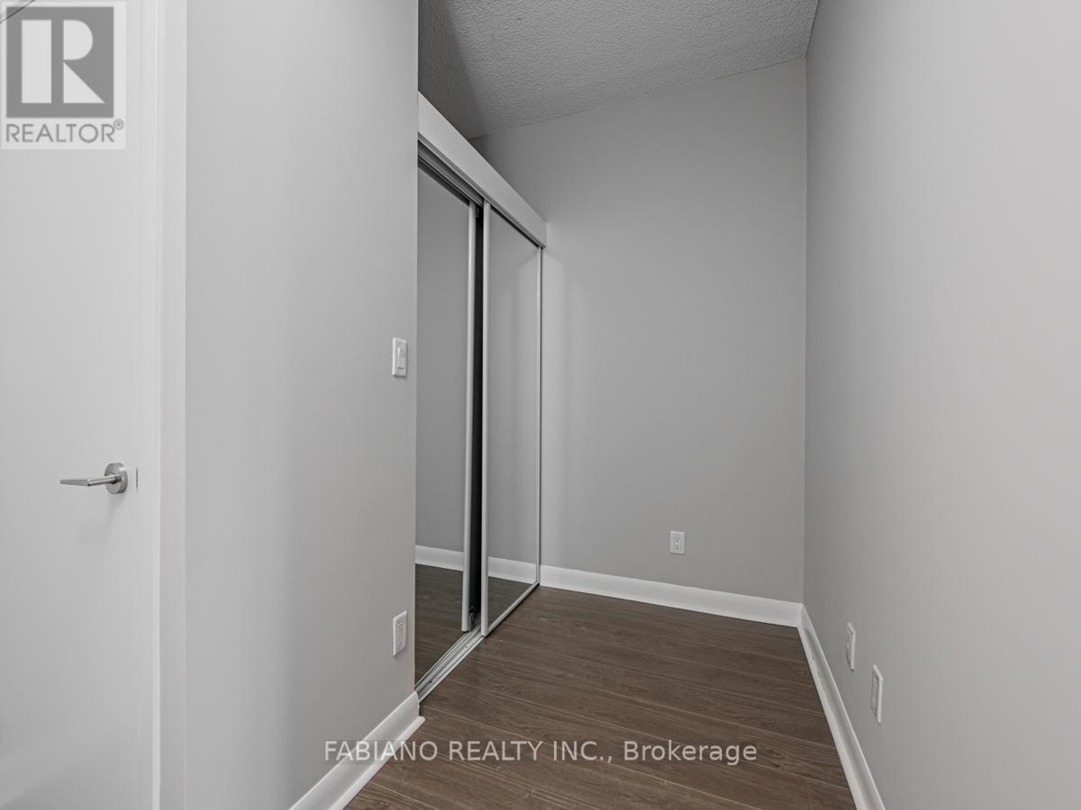 502 - 15 Bruyeres Mews, Toronto, Ontario  M5V 0A7 - Photo 3 - C12617000