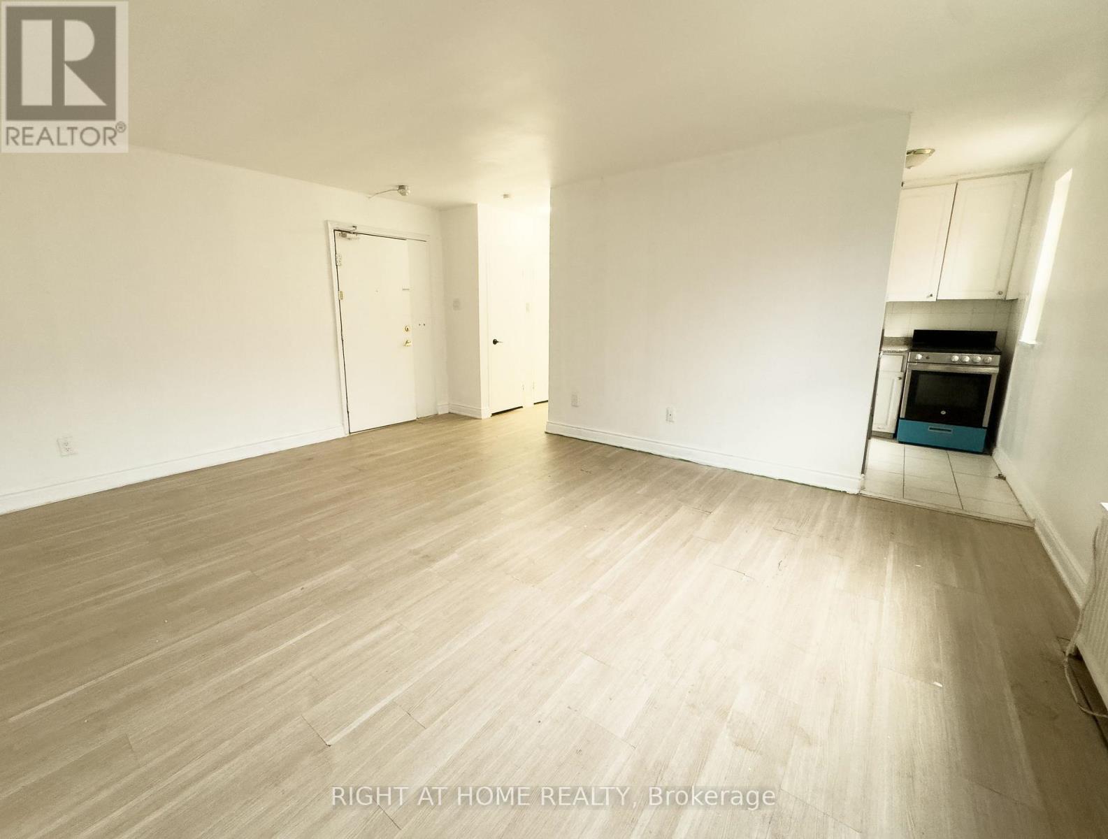 311 - 896 Eglinton Avenue E, Toronto, Ontario  M4G 2L2 - Photo 4 - C12617020