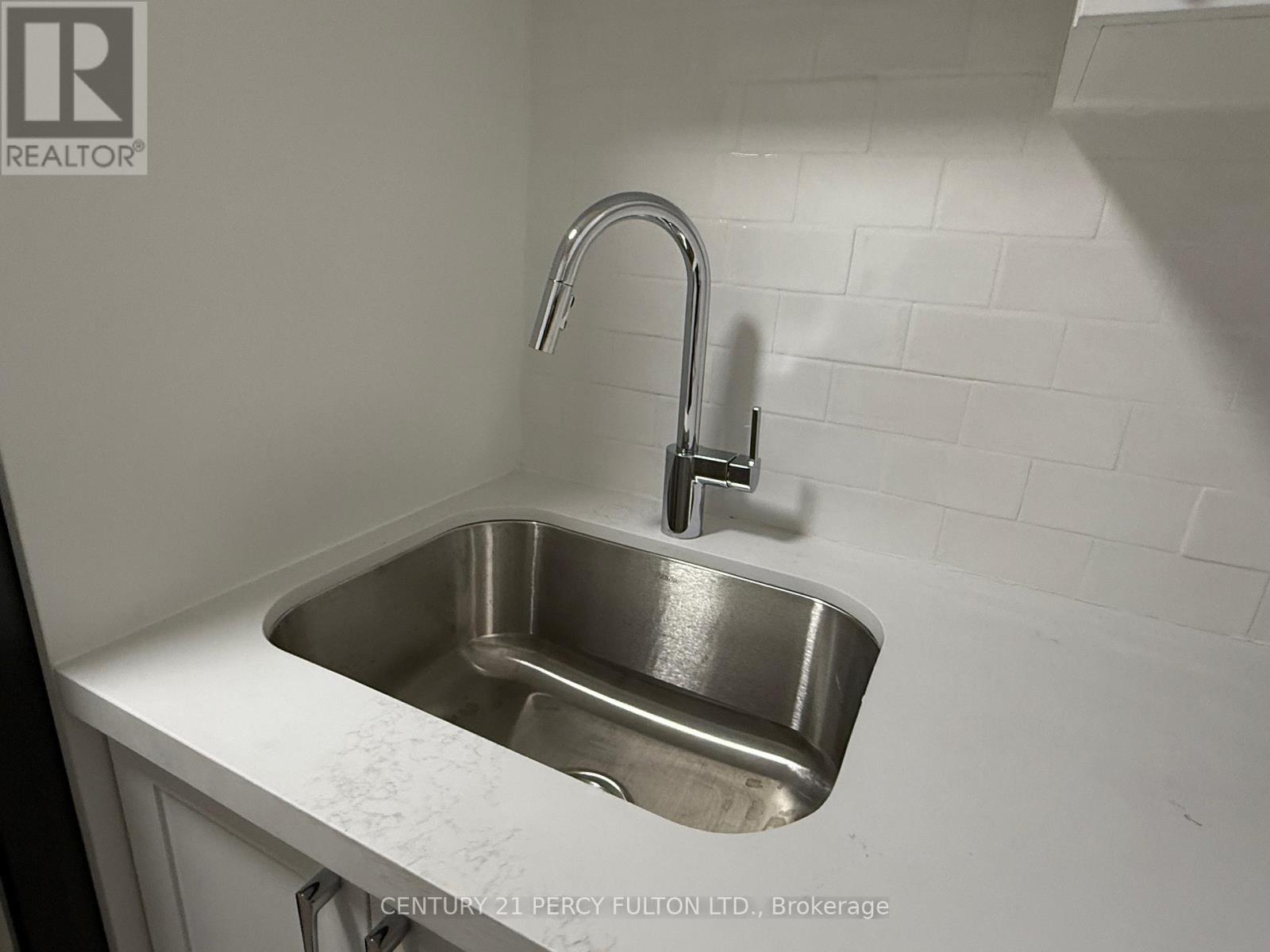 209 - 601 Dundas Street E, Whitby, Ontario  L1N 7B8 - Photo 2 - E12617064