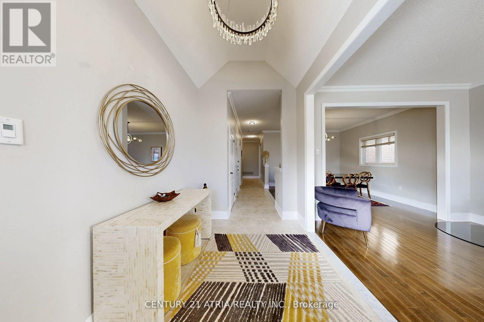 490 Kwapis Boulevard, Newmarket, Ontario  L3X 3K6 - Photo 2 - N12617014