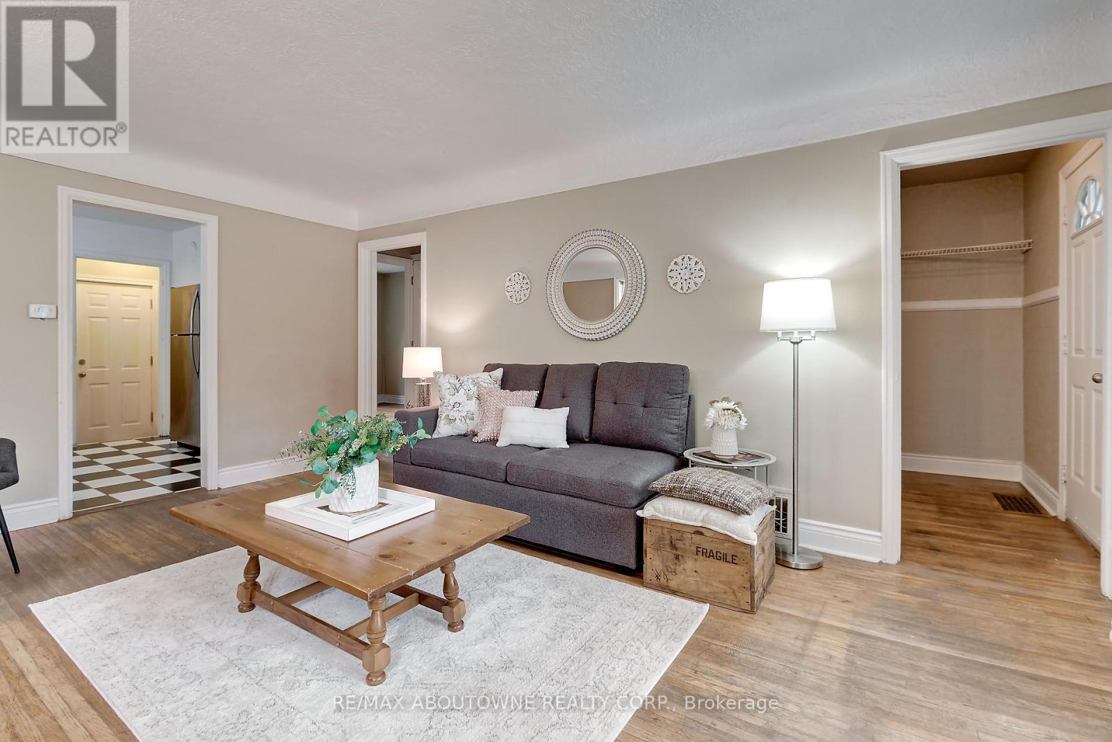 469 Woodland Avenue, Burlington (Brant), Ontario  L7R 2S2 - Photo 14 - W12391948