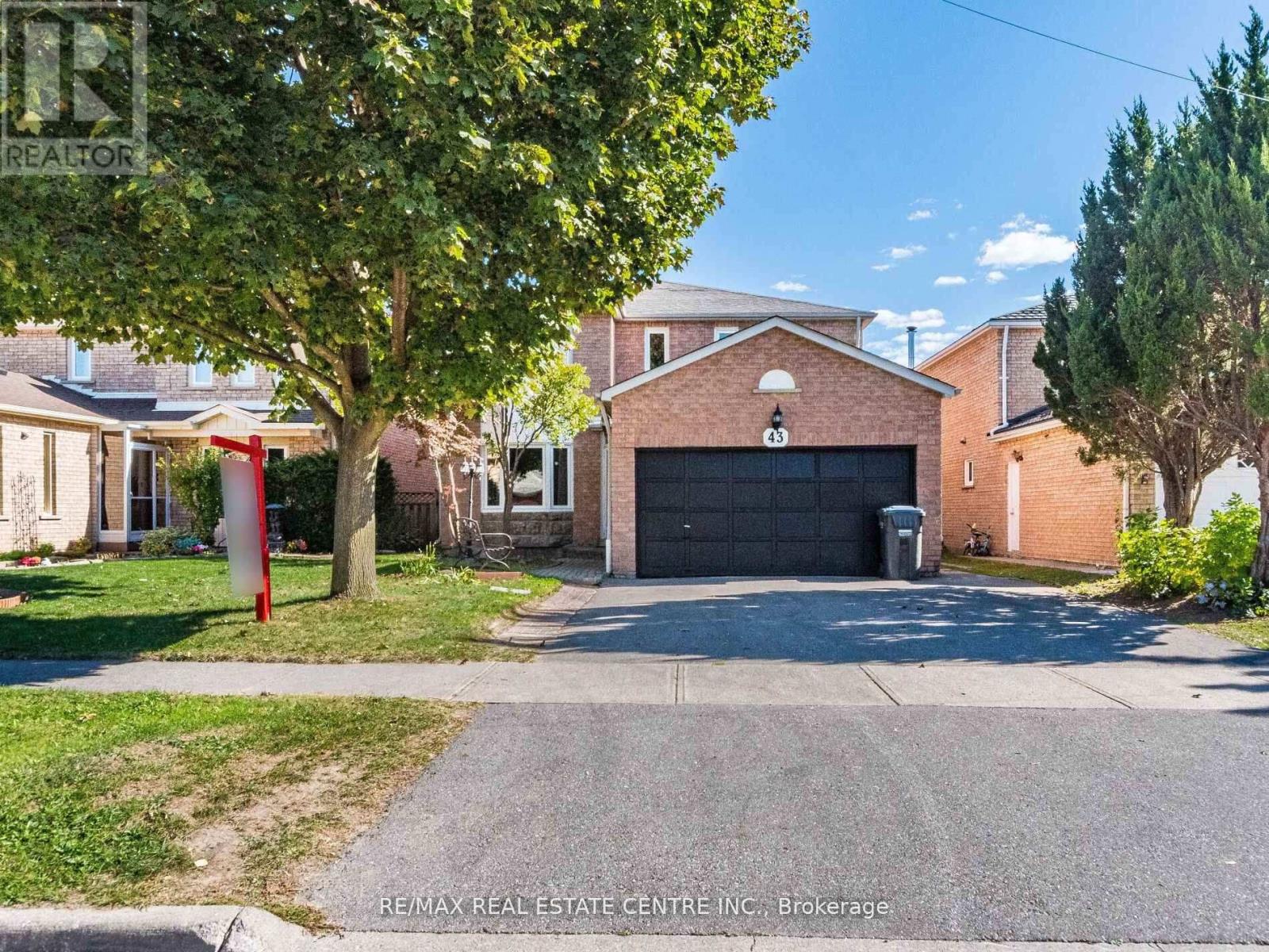 43 Horsham Street, Brampton, Ontario L6X 3R4 - Photo 2 - W12617002