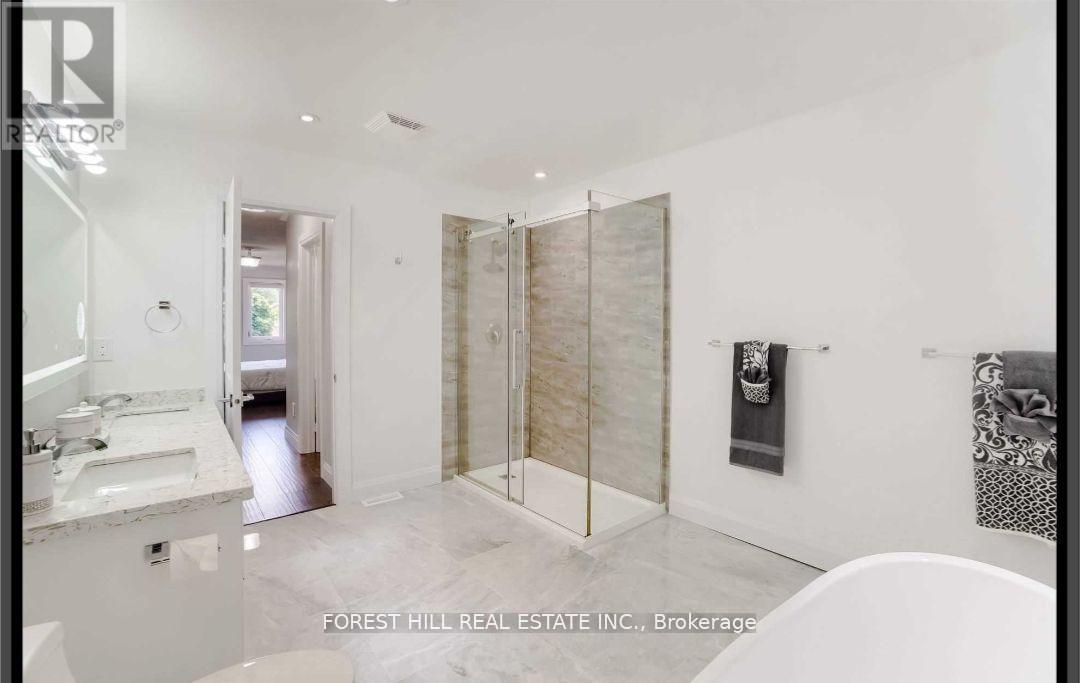 3280 Charlebrook Court, Mississauga, Ontario L5L 5B3 - Photo 10 - W12617008