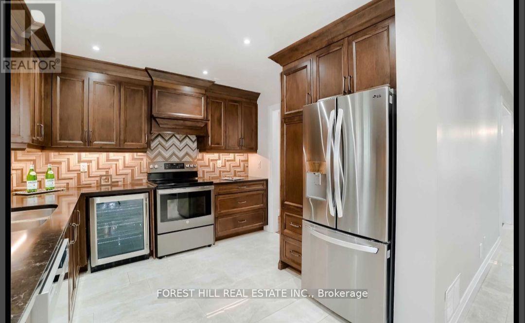 3280 Charlebrook Court, Mississauga, Ontario L5L 5B3 - Photo 5 - W12617008